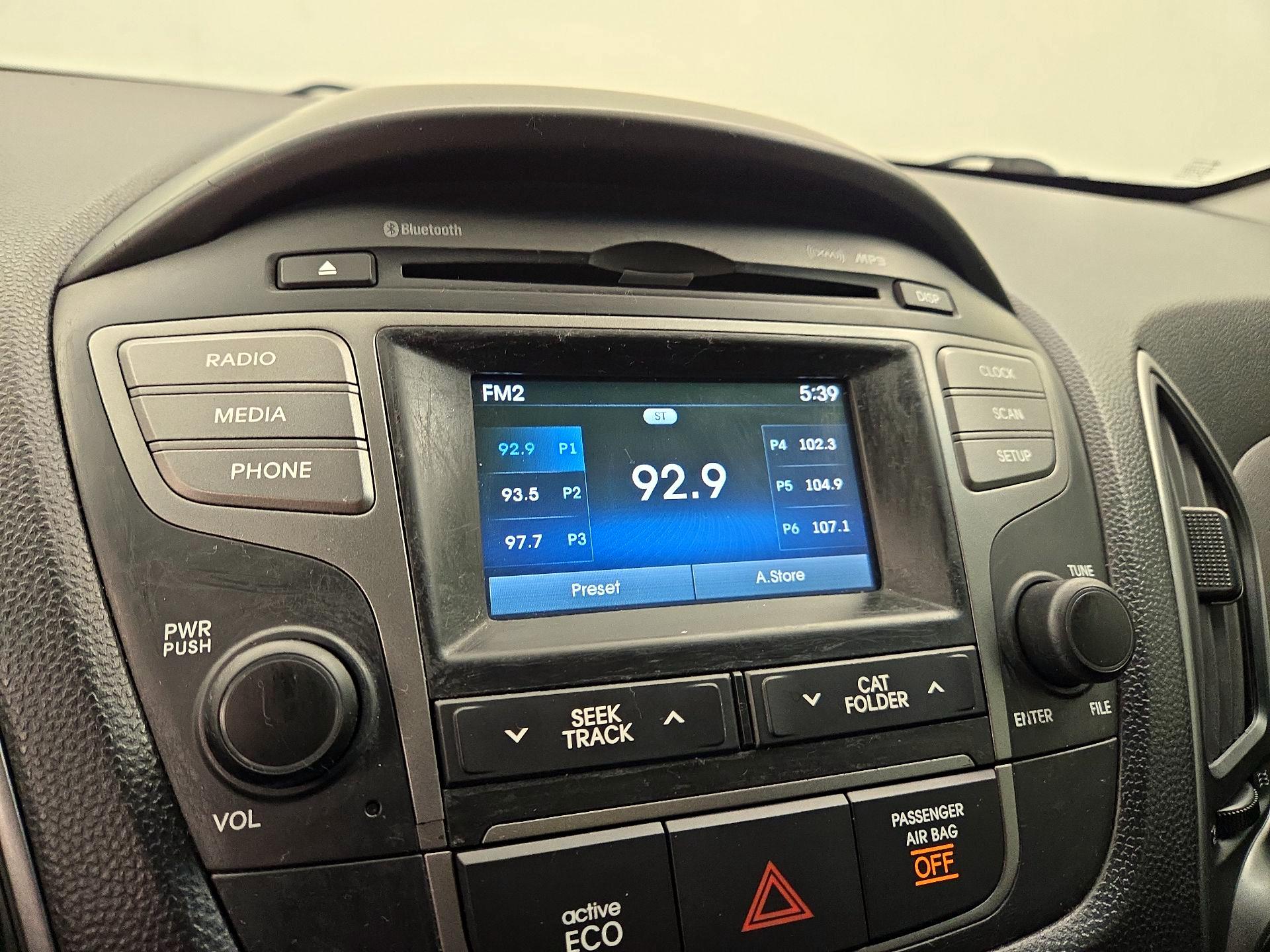 Thumbnail: 2015 Hyundai Tucson - 15