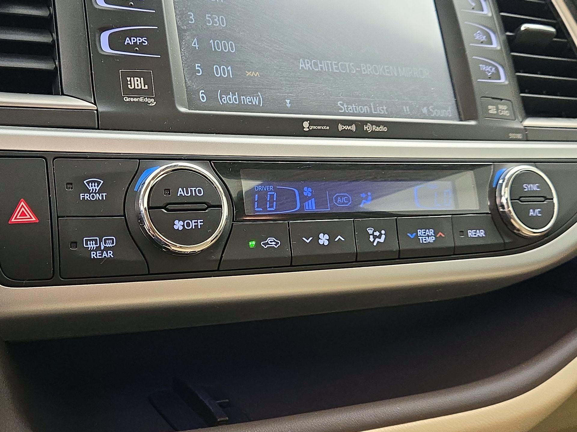 Thumbnail: 2018 Toyota Highlander - 16