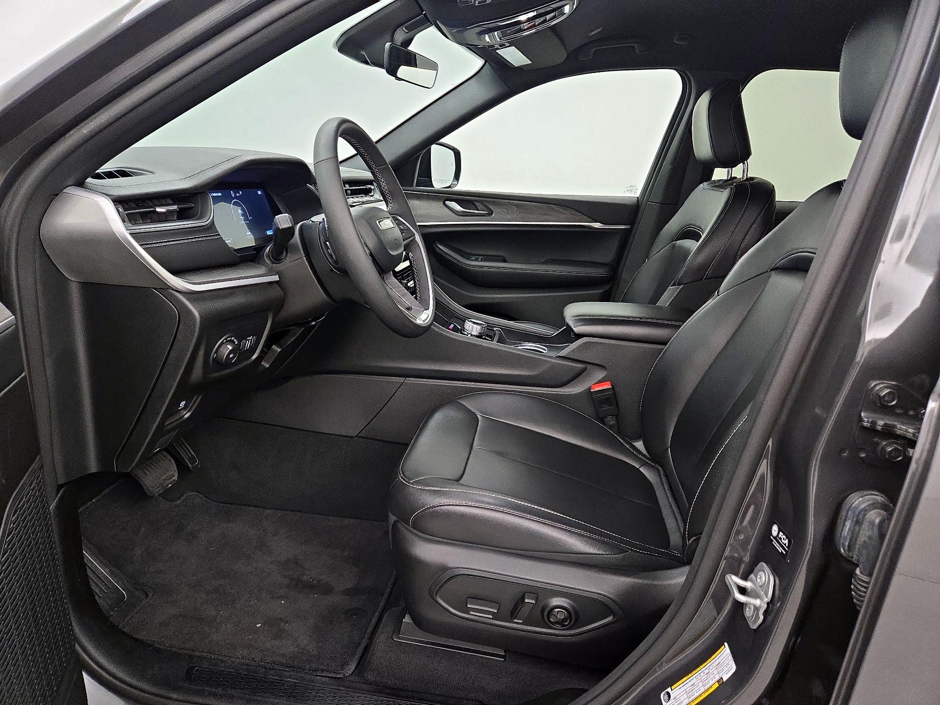 Thumbnail: 2025 Jeep Grand Cherokee - 11