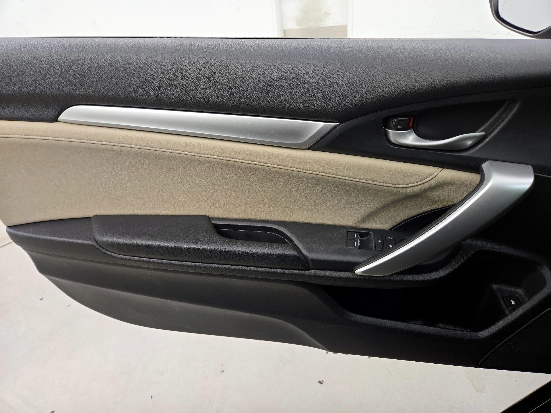 Thumbnail: 2016 Honda Civic - 12