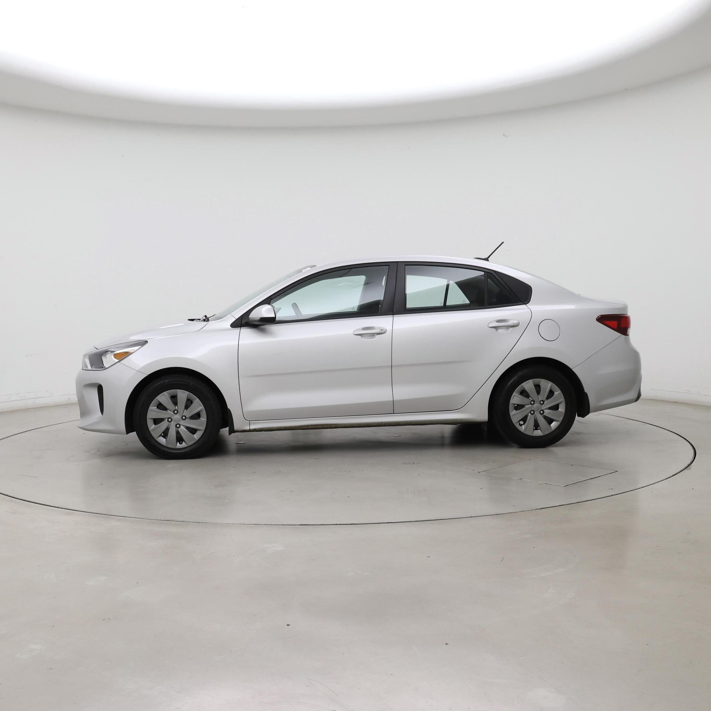 Thumbnail: 2020 Kia Rio - 3