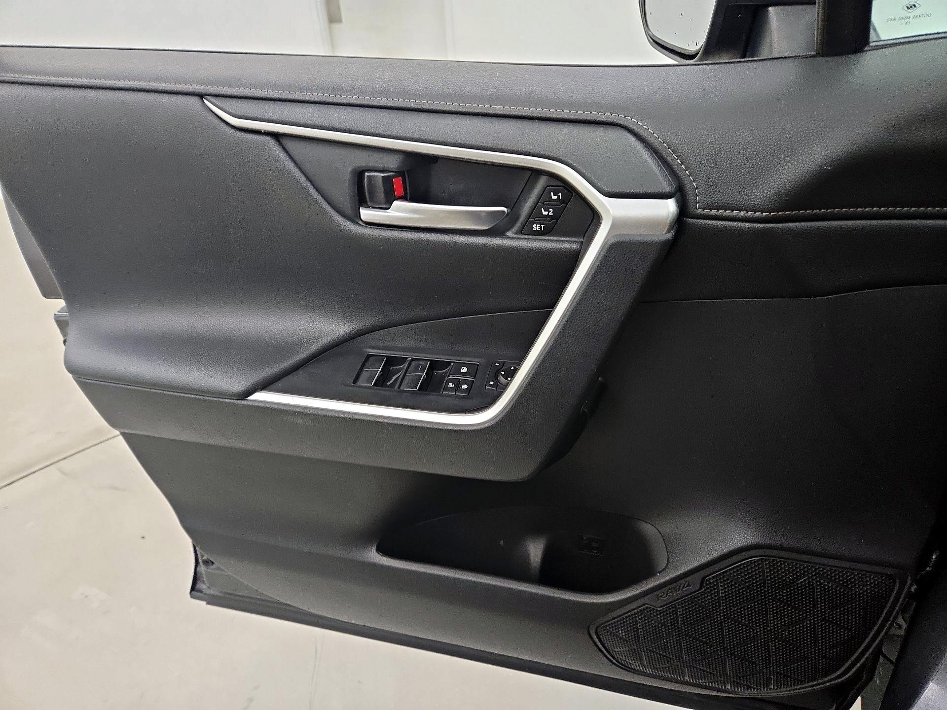 Thumbnail: 2020 Toyota RAV4 - 12