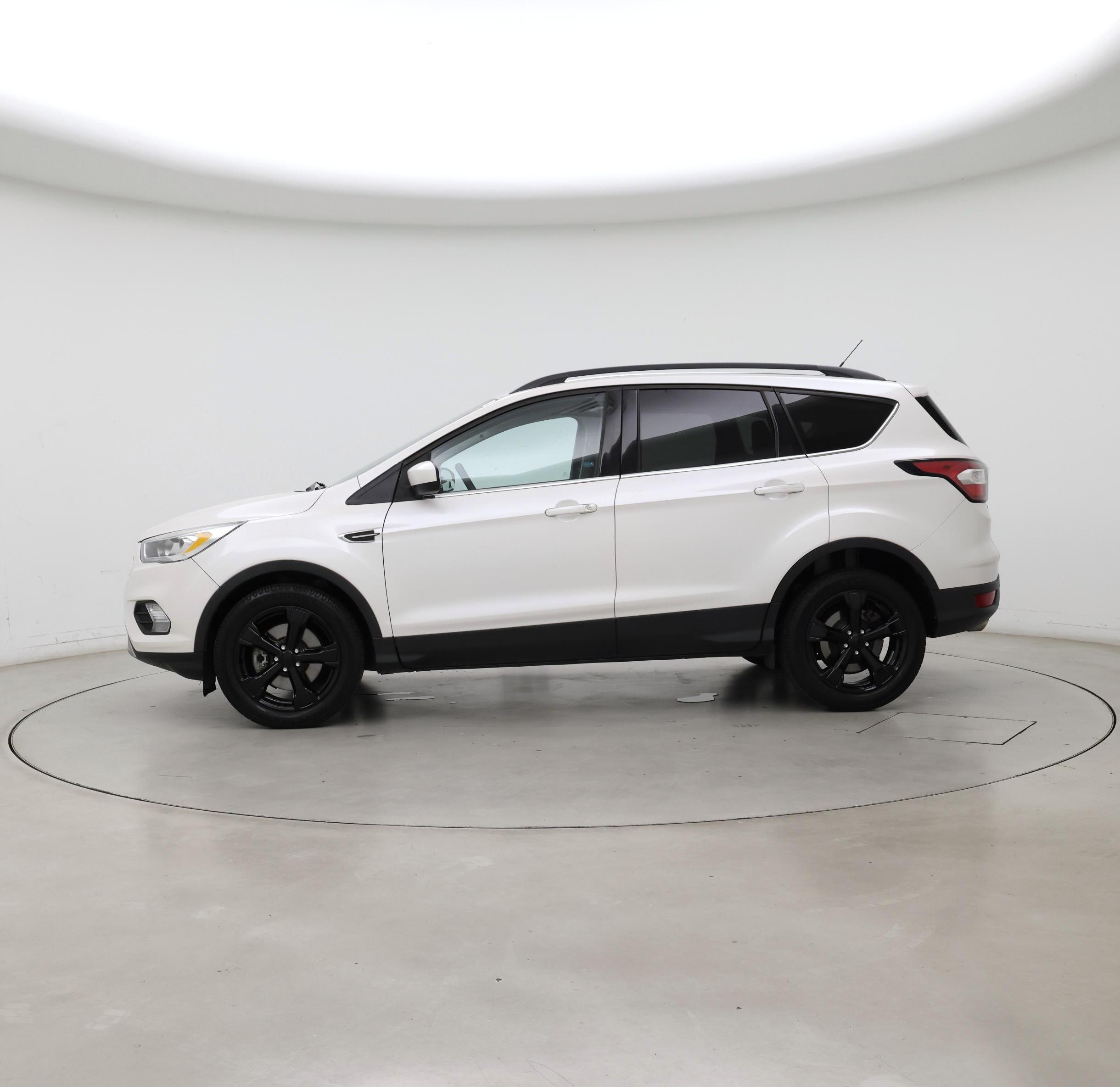 Thumbnail: 2017 Ford Escape - 3