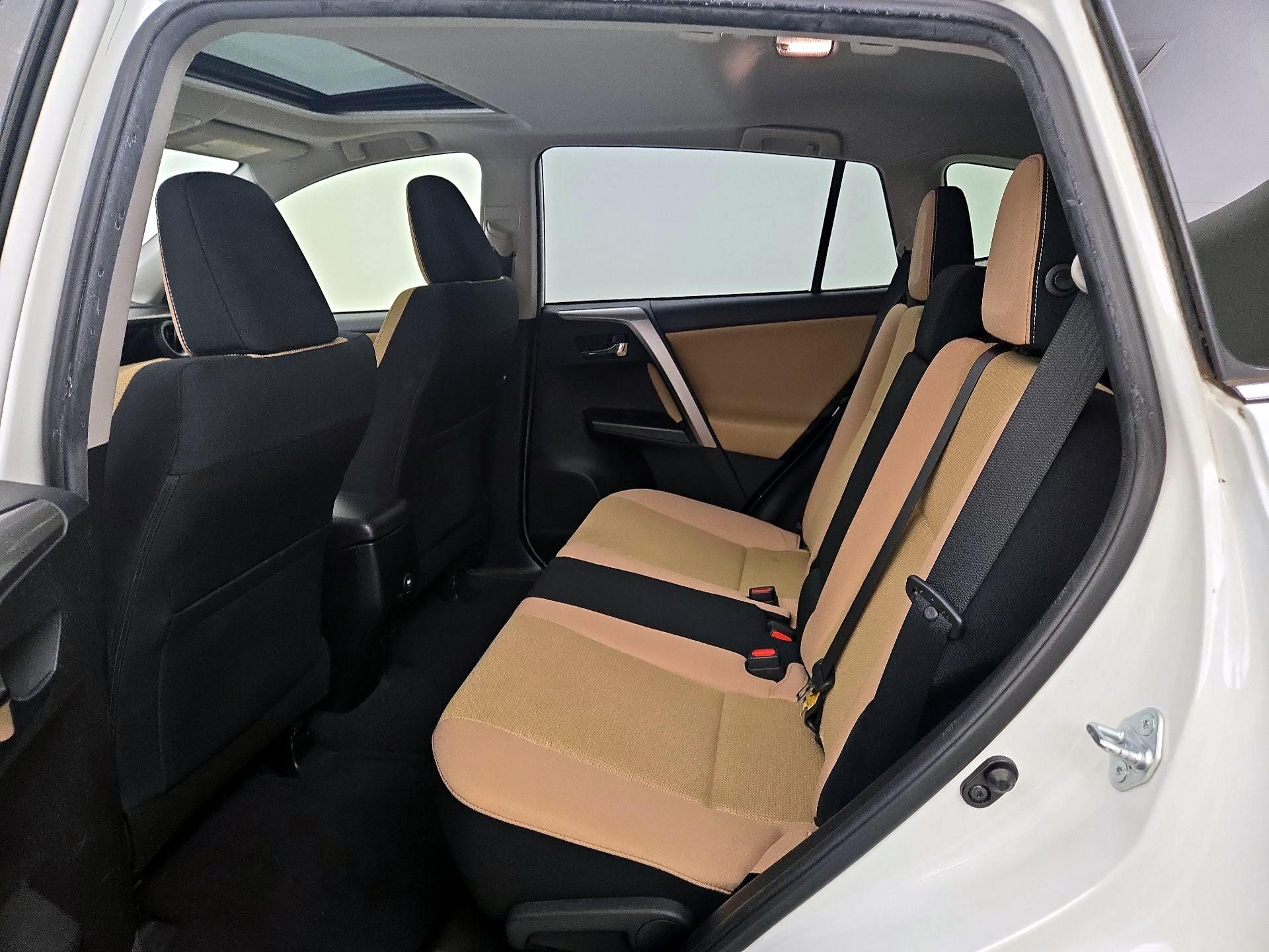 Thumbnail: 2017 Toyota RAV4 - 20