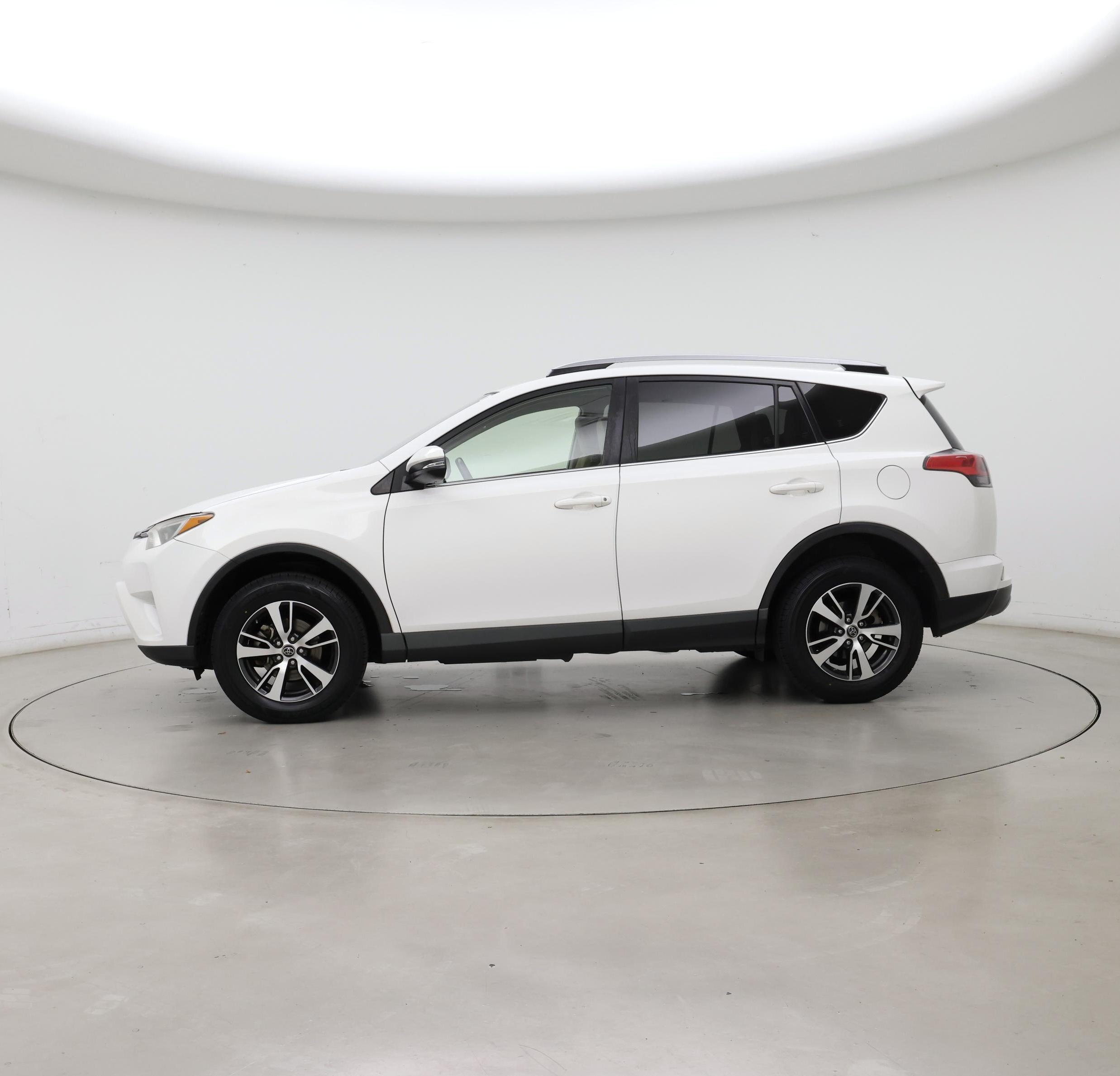 Thumbnail: 2017 Toyota RAV4 - 3