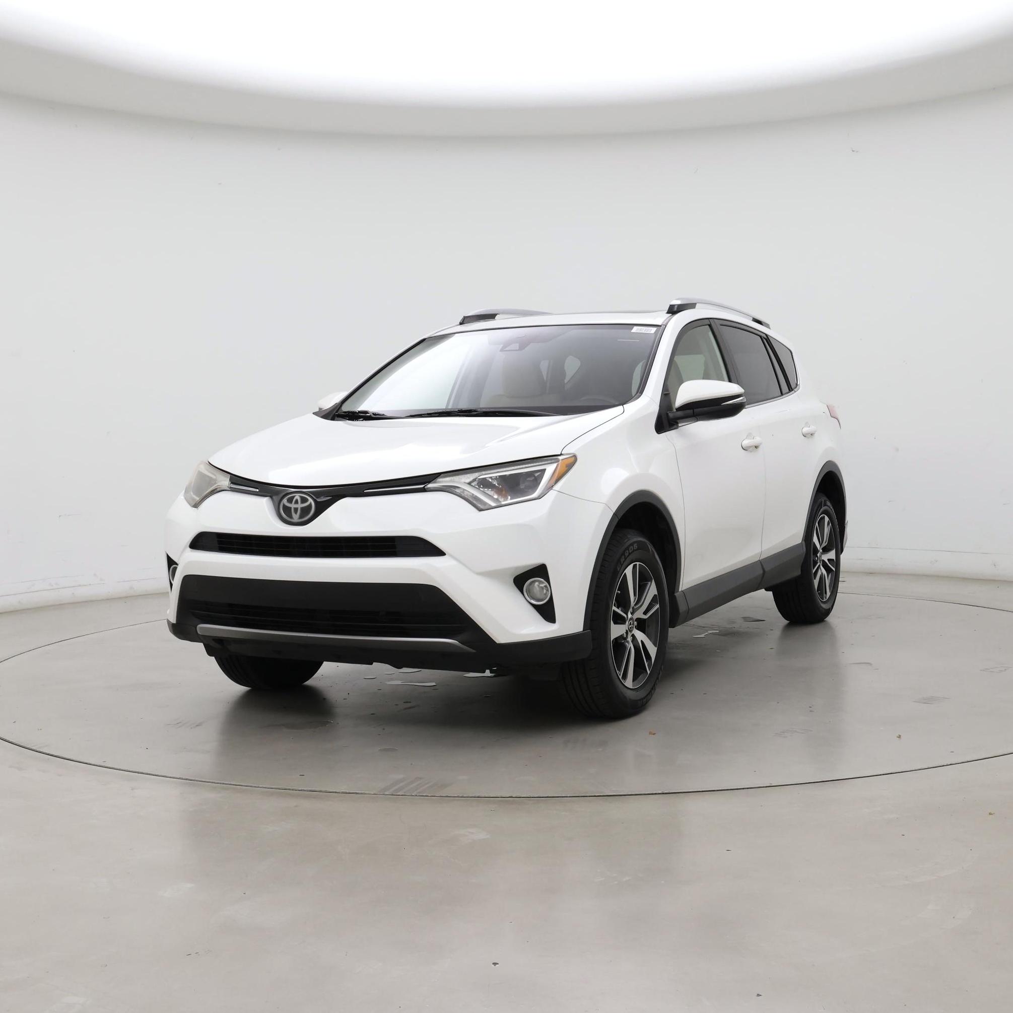 Thumbnail: 2017 Toyota RAV4 - 4