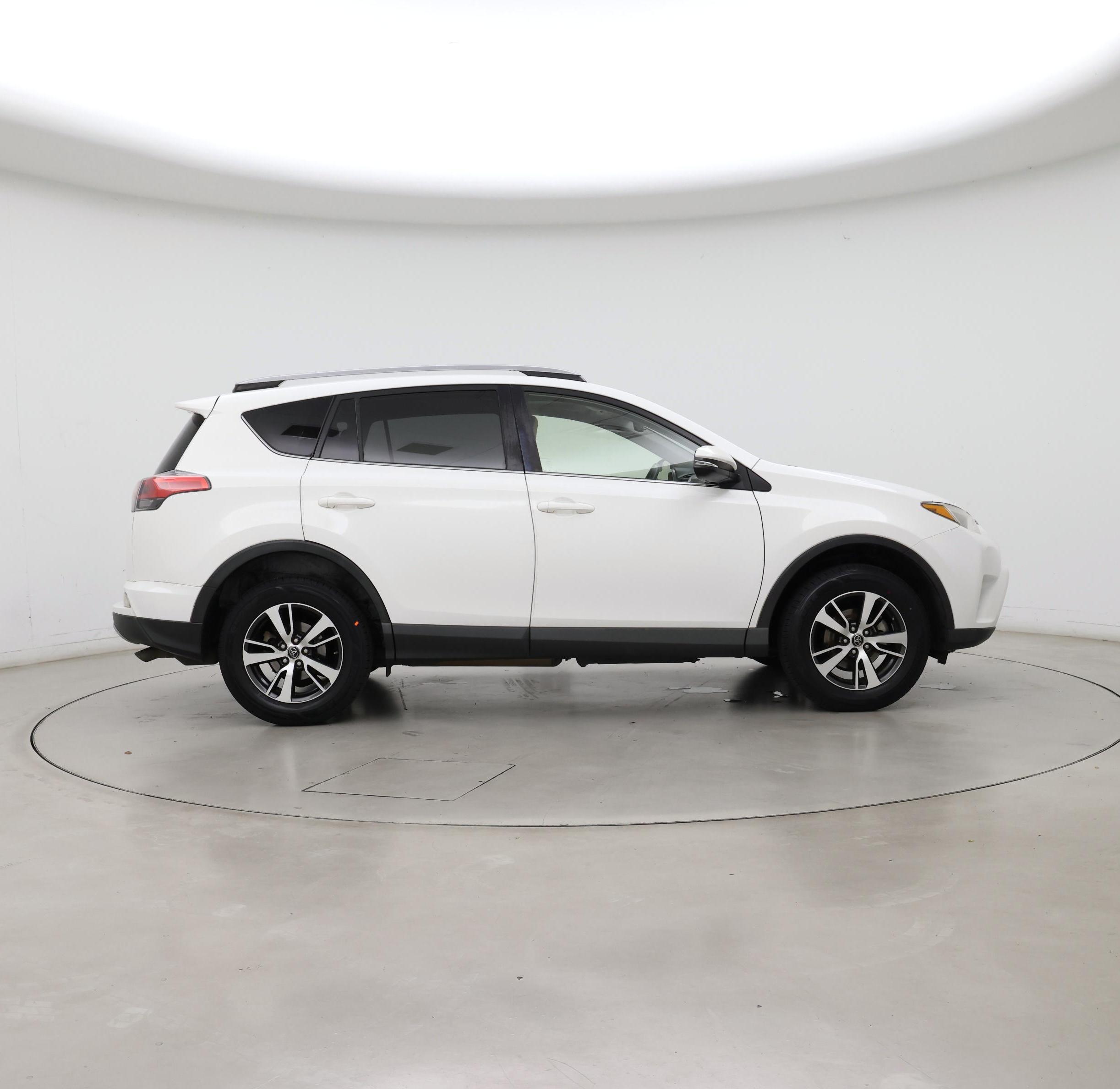 Thumbnail: 2017 Toyota RAV4 - 7