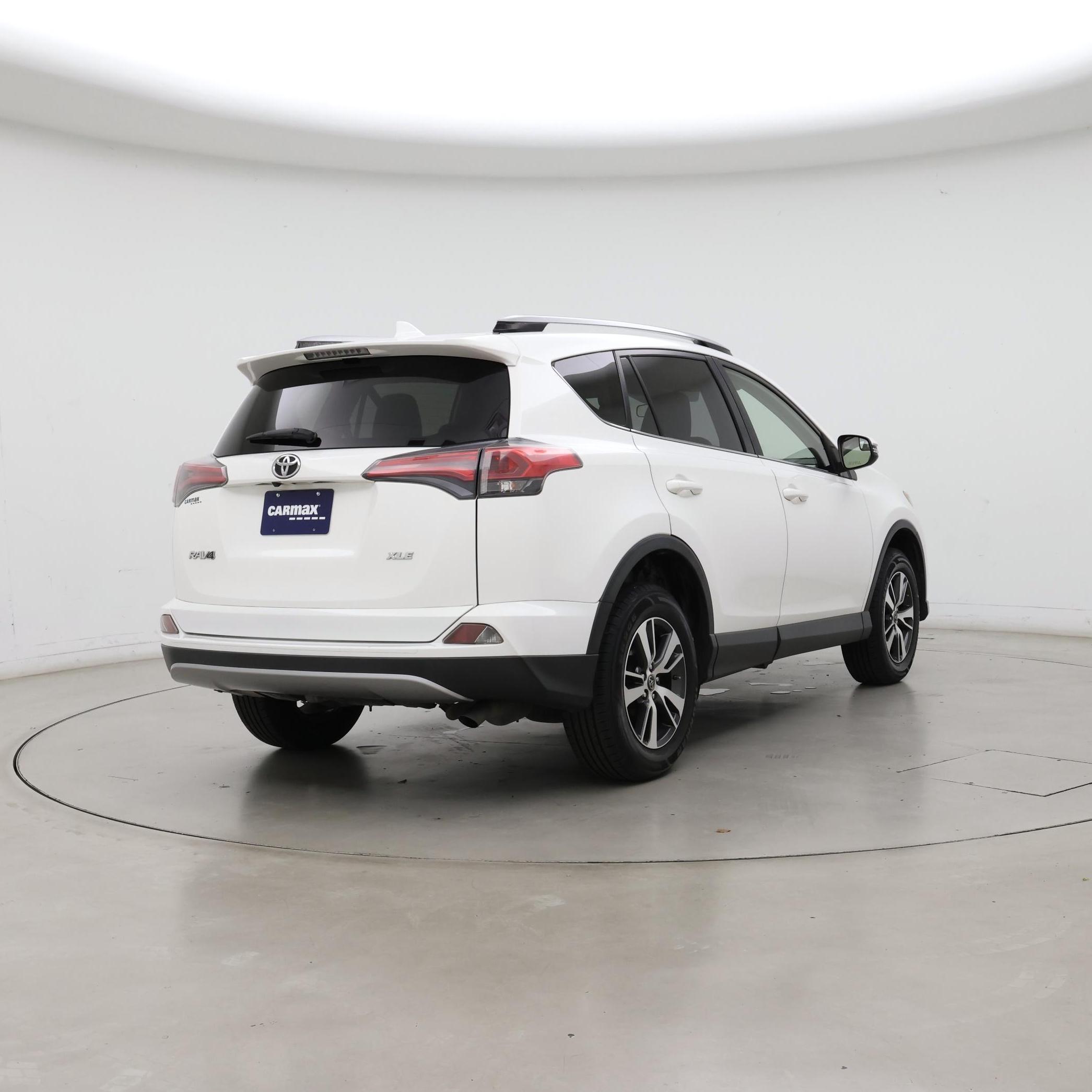Thumbnail: 2017 Toyota RAV4 - 8