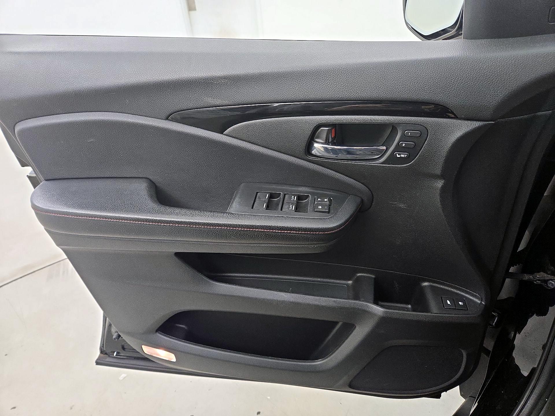 Thumbnail: 2020 Honda Pilot - 12