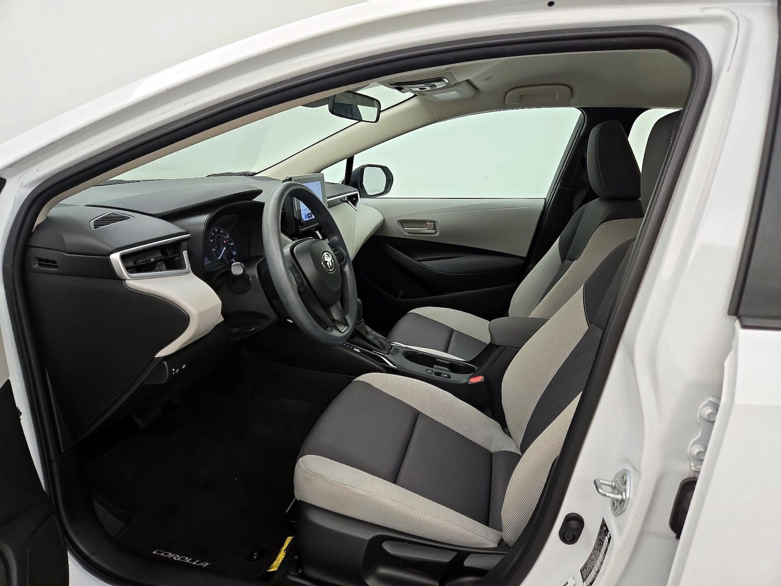 2023 Toyota Corolla LE - Photo 12