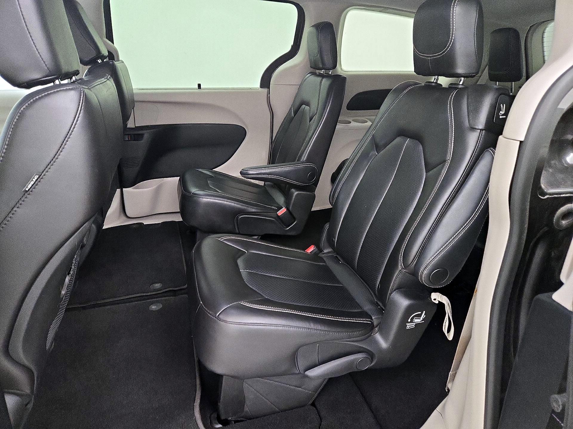 Thumbnail: 2023 Chrysler Pacifica - 19