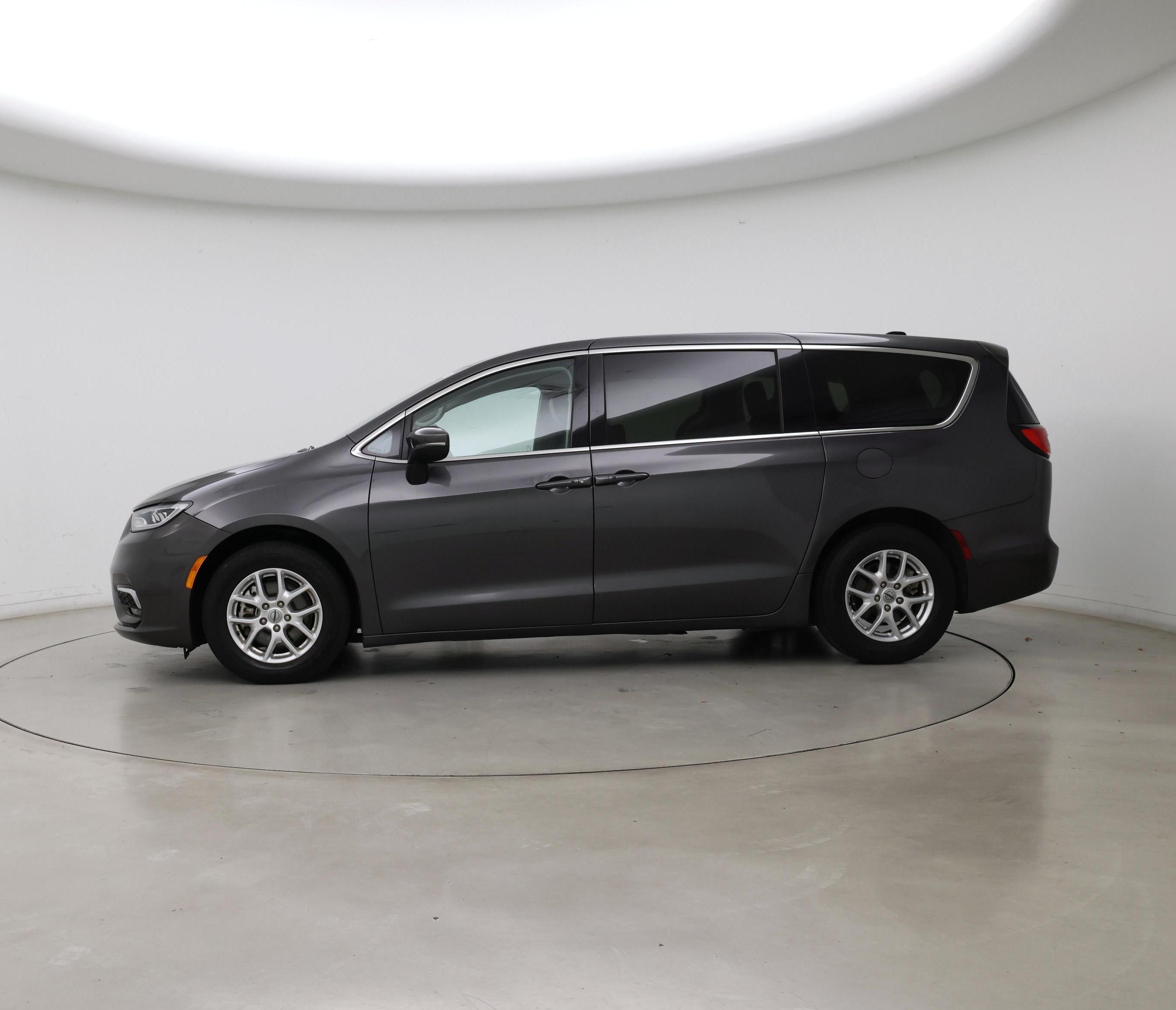 Thumbnail: 2023 Chrysler Pacifica - 3