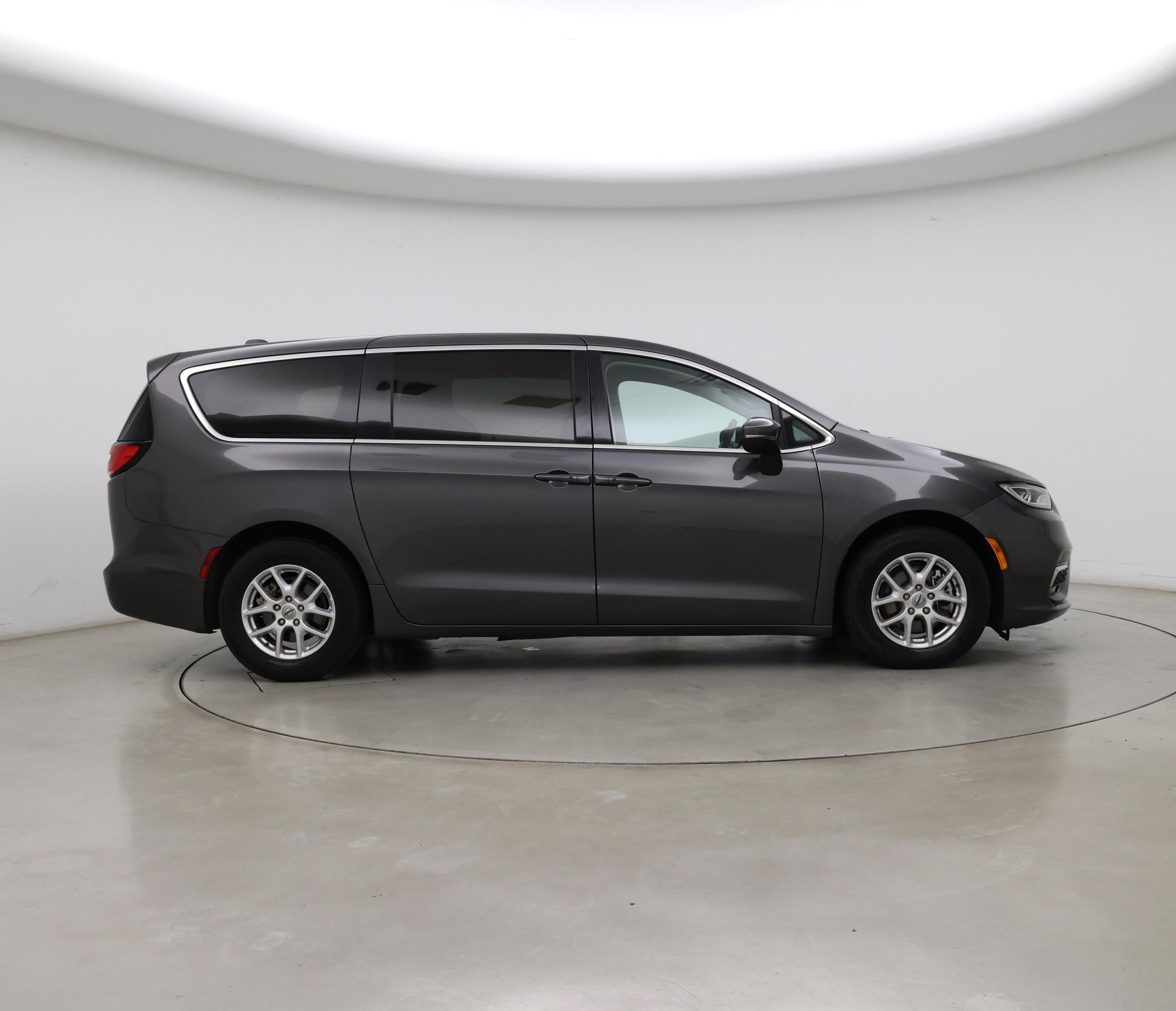 Thumbnail: 2023 Chrysler Pacifica - 7