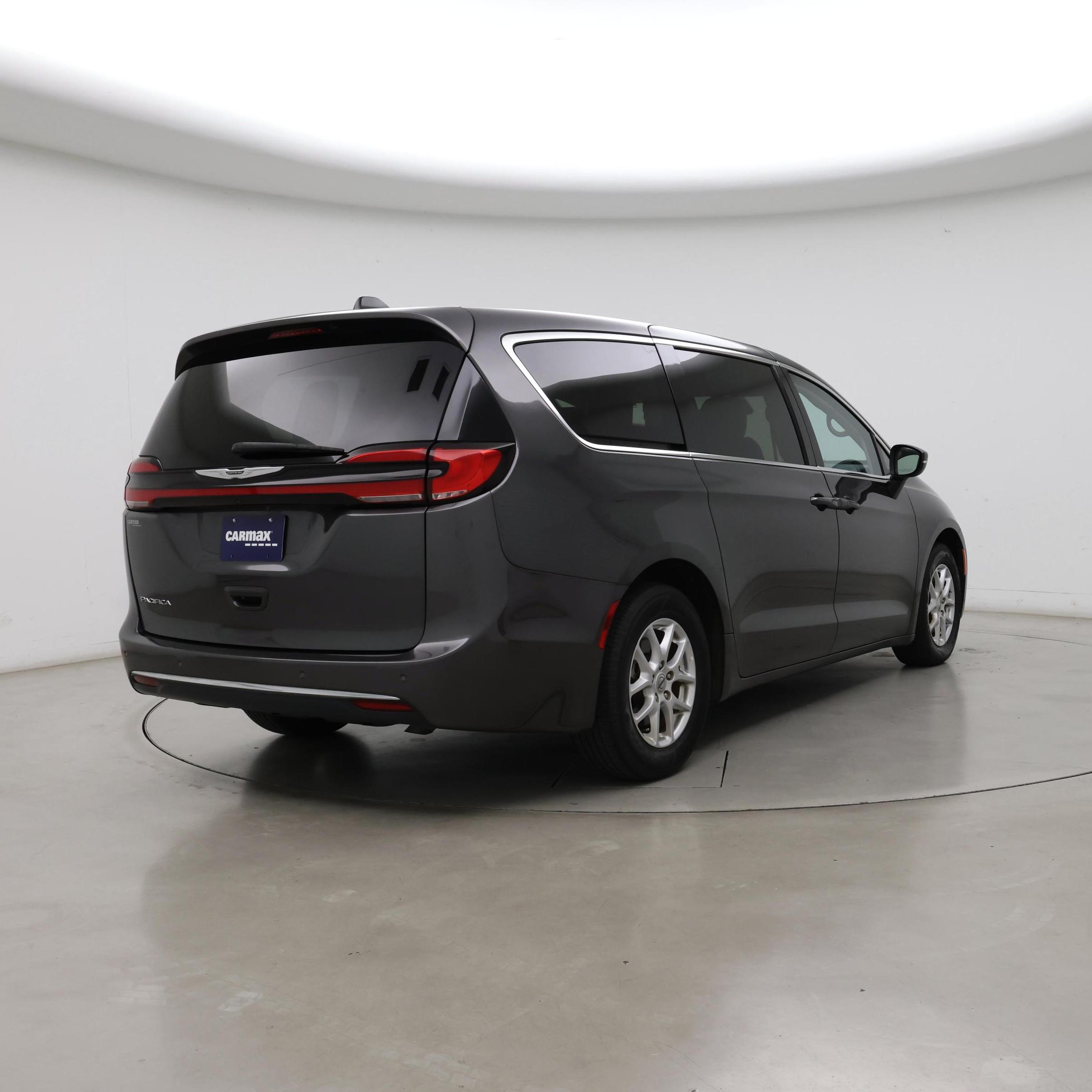 Thumbnail: 2023 Chrysler Pacifica - 8