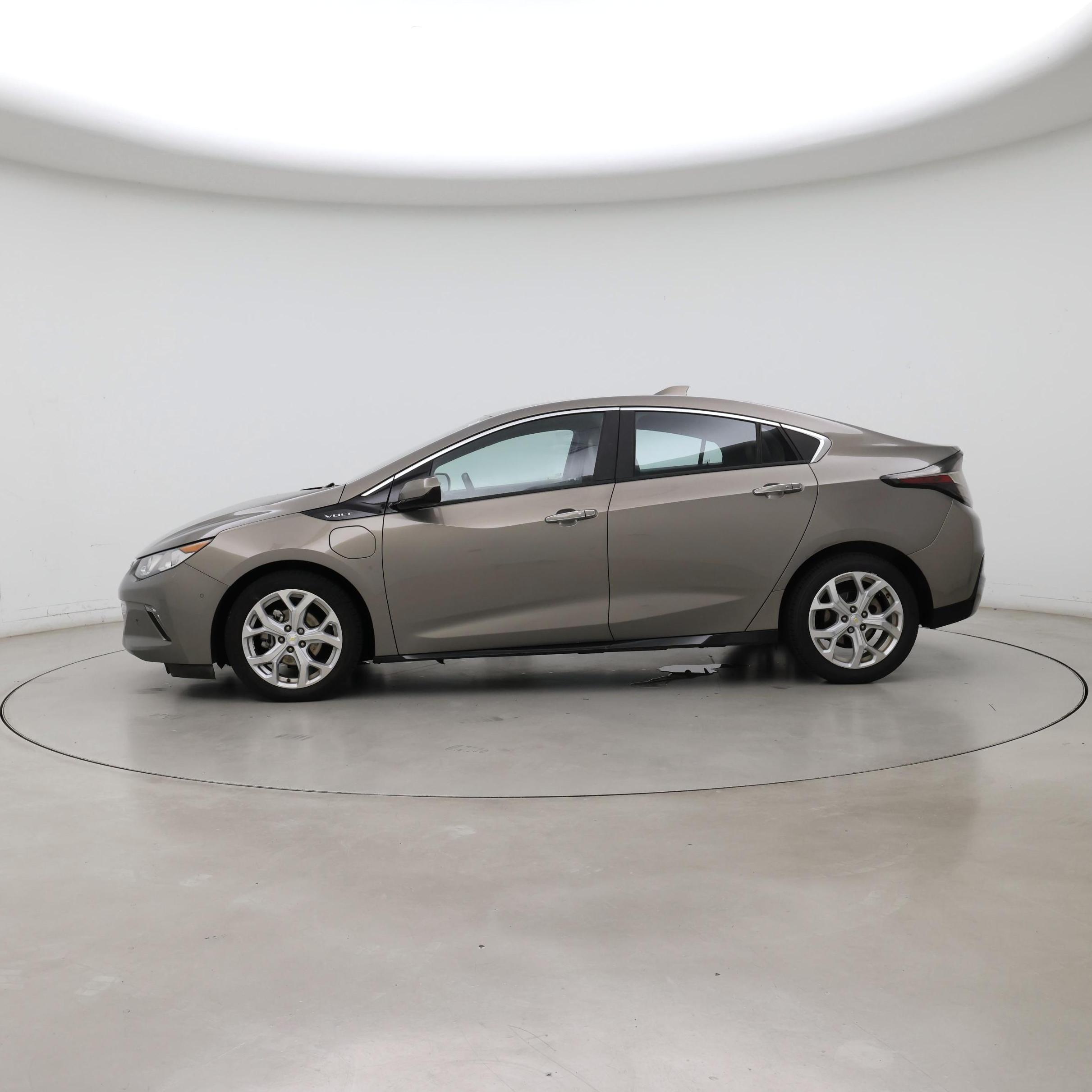 Thumbnail: 2017 Chevrolet Volt - 3