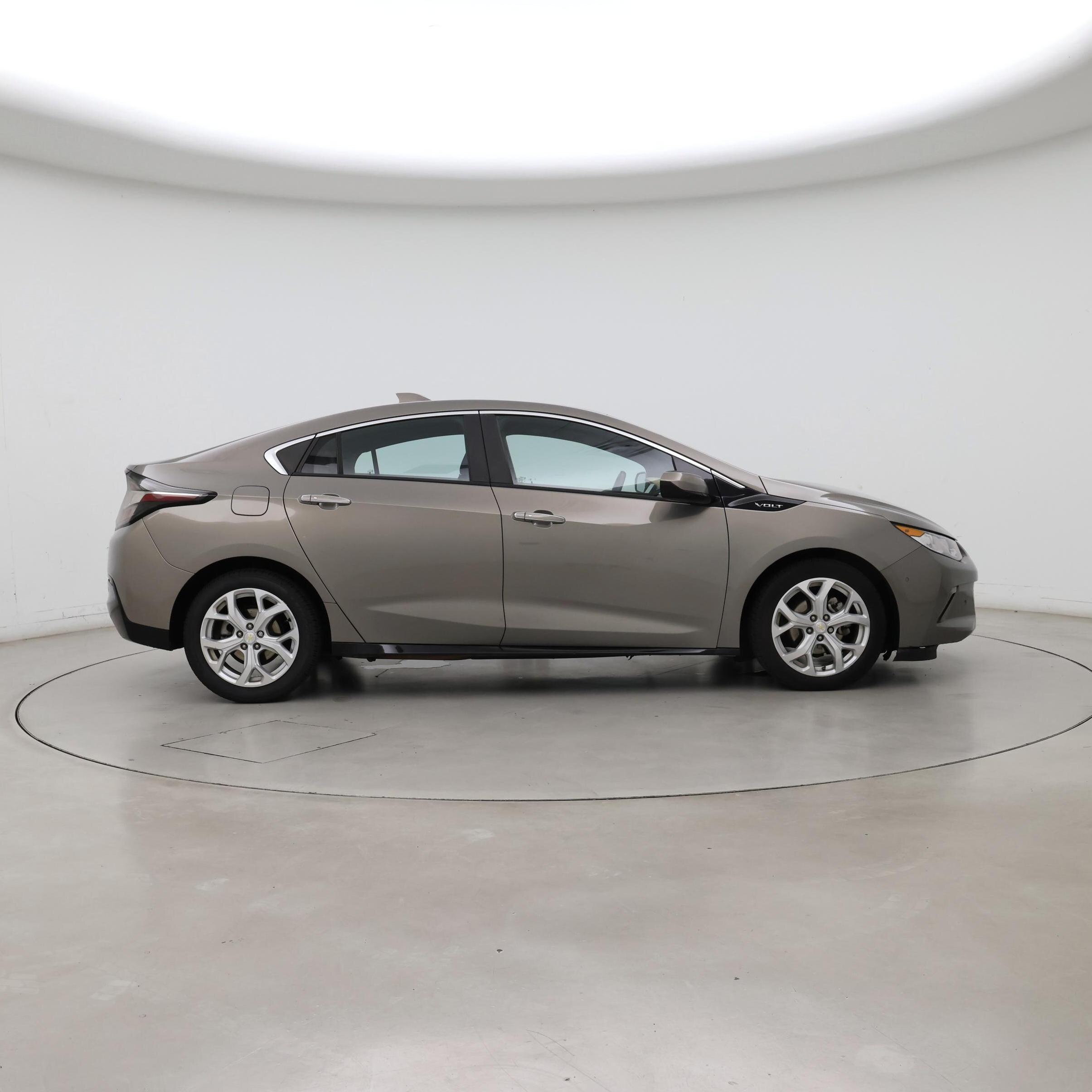 Thumbnail: 2017 Chevrolet Volt - 7