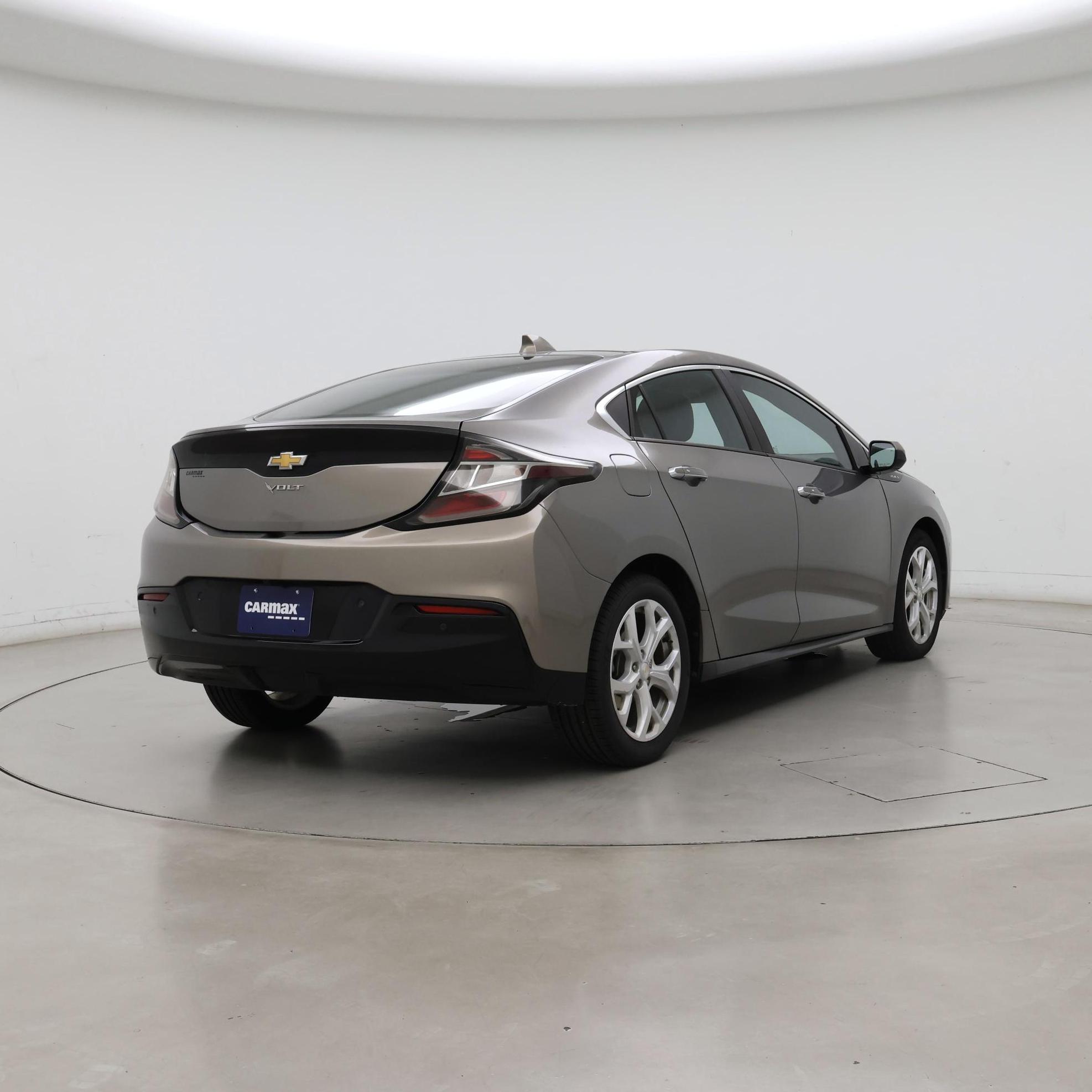 Thumbnail: 2017 Chevrolet Volt - 8