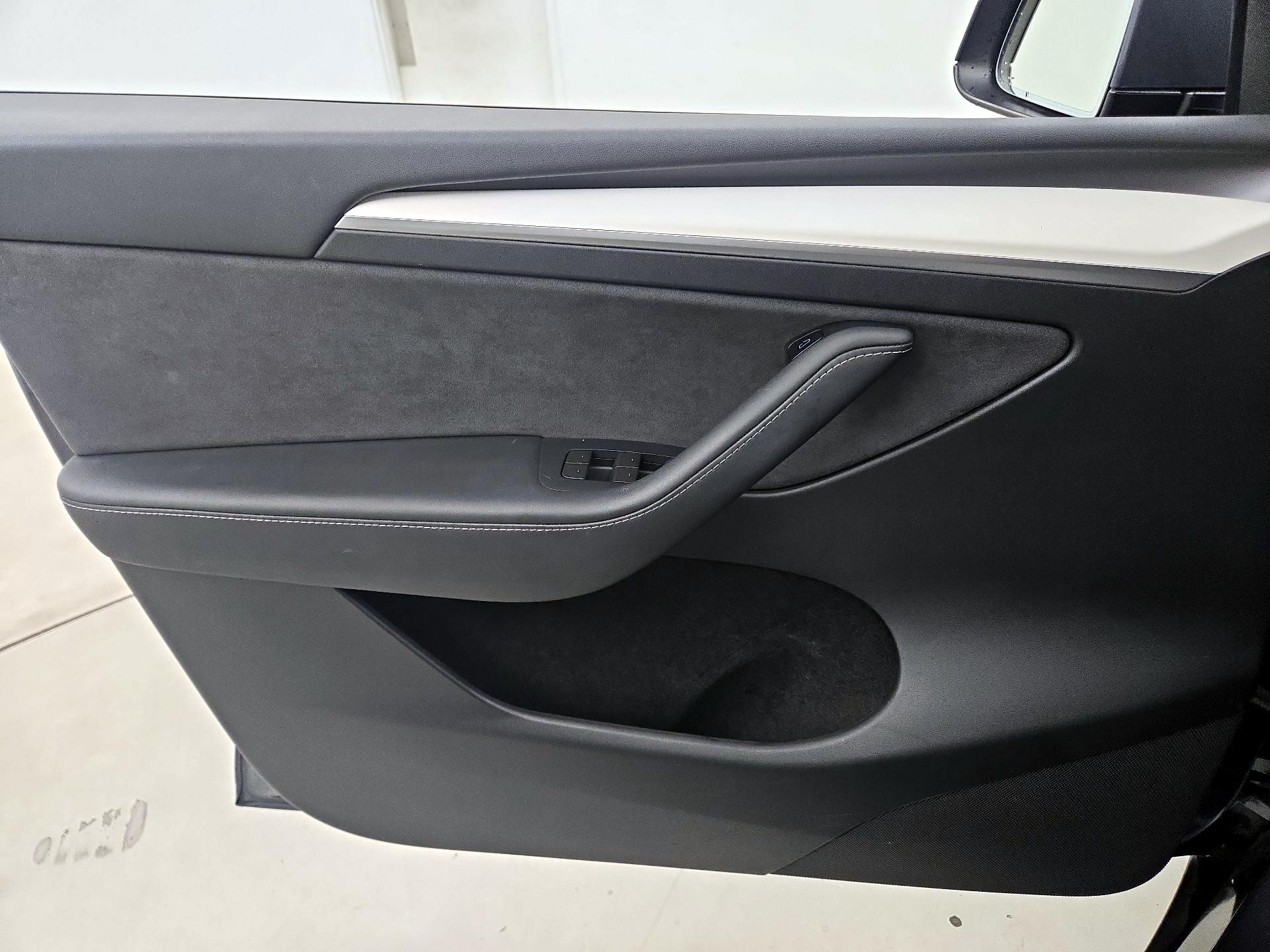 Thumbnail: 2023 Tesla Model Y - 12