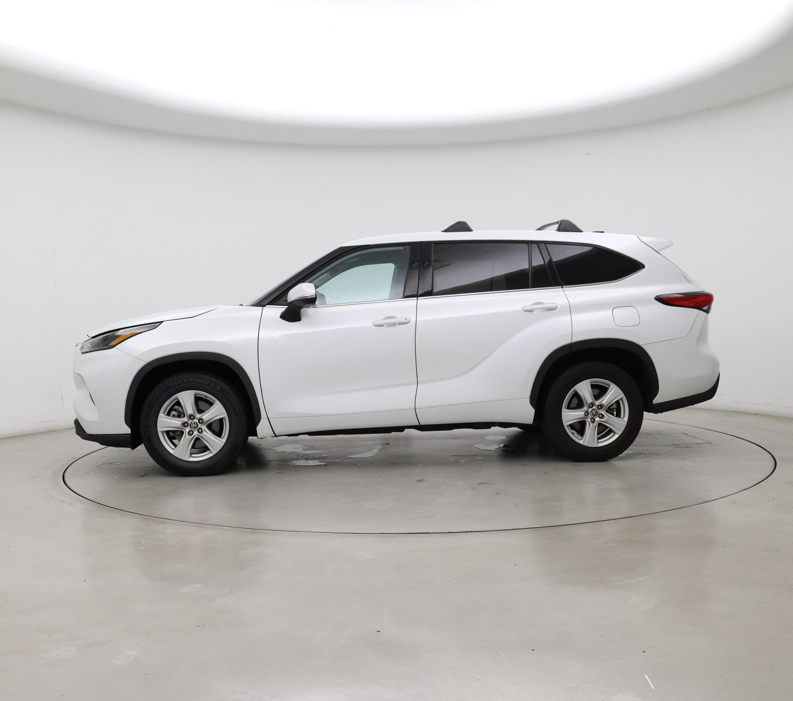 Thumbnail: 2022 Toyota Highlander - 3