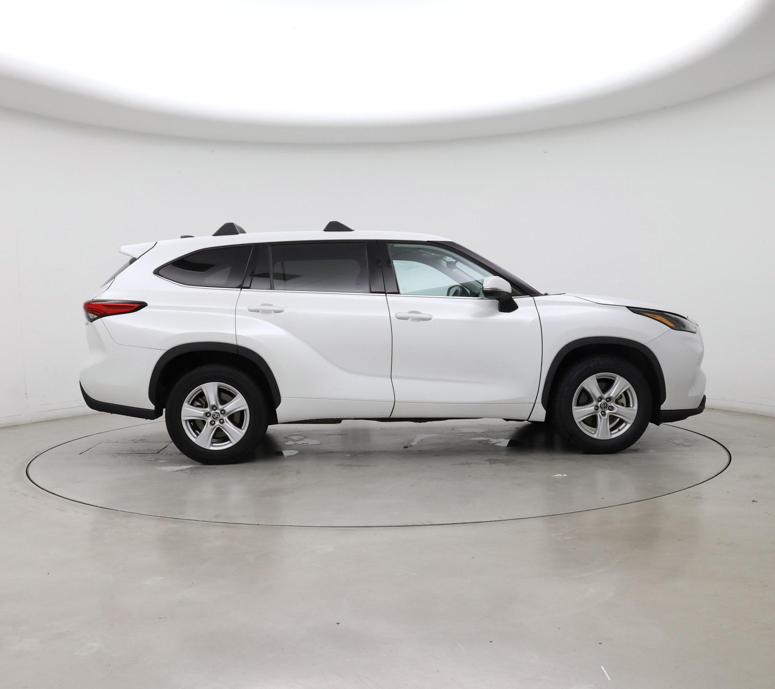 Thumbnail: 2022 Toyota Highlander - 7