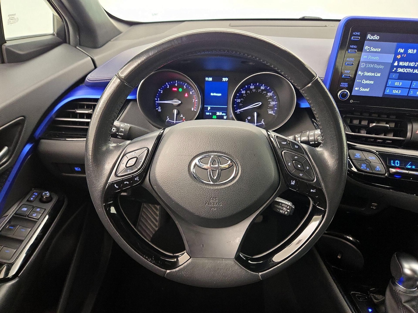 2021 Toyota C-HR XLE - Photo 11