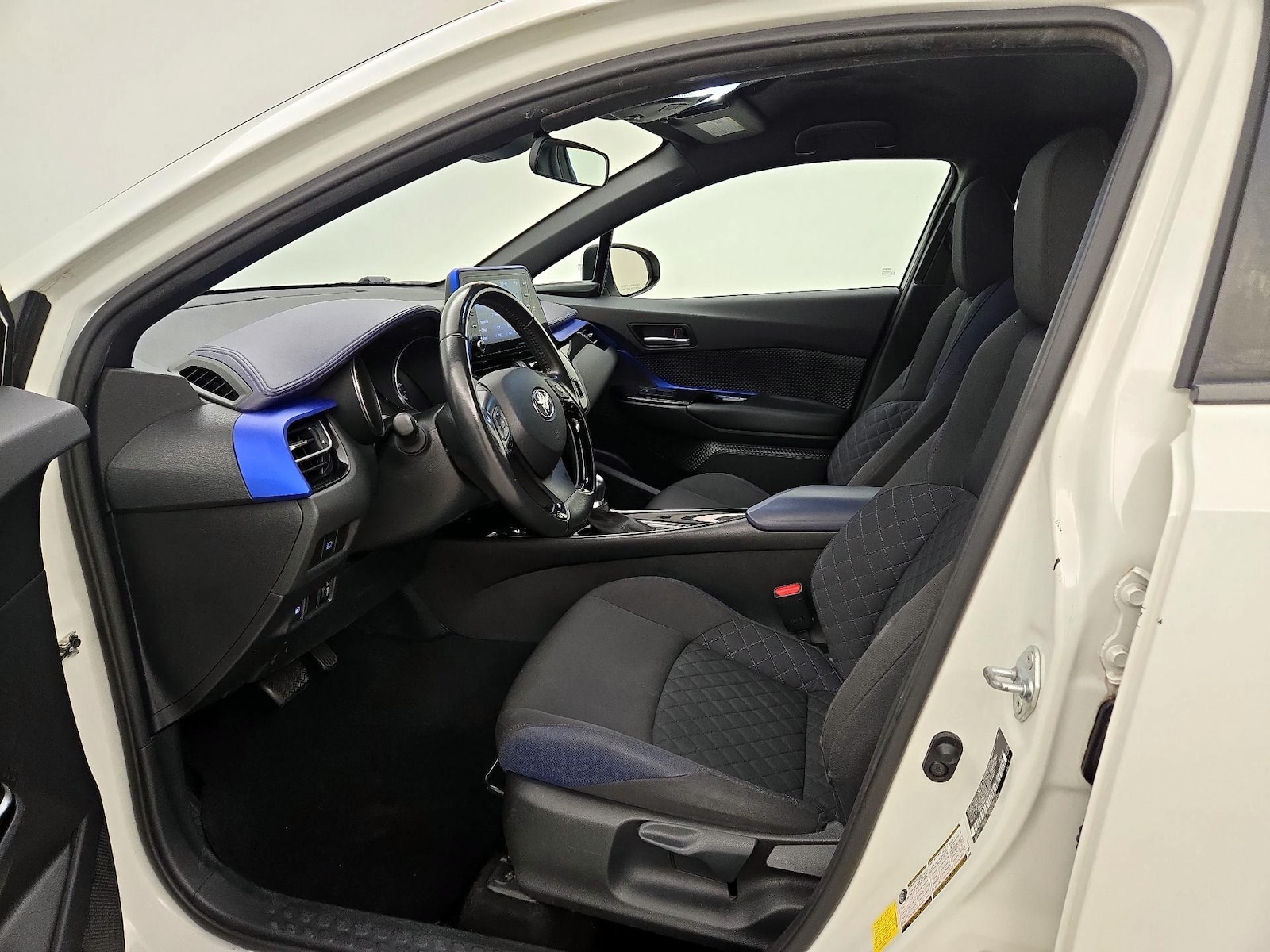 2021 Toyota C-HR XLE - Photo 12