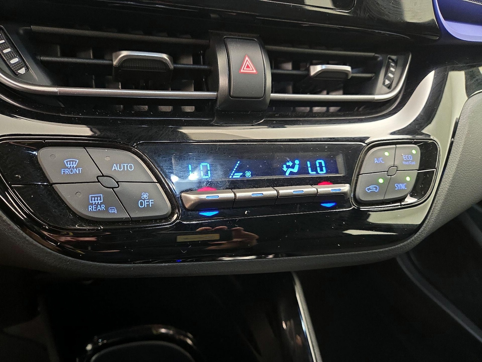 2021 Toyota C-HR XLE - Photo 17