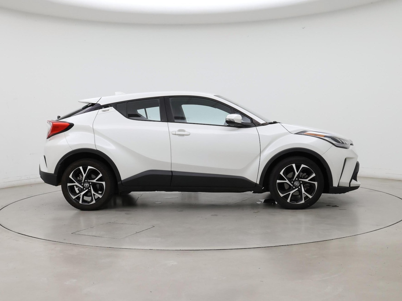 2021 Toyota C-HR XLE - Photo 8