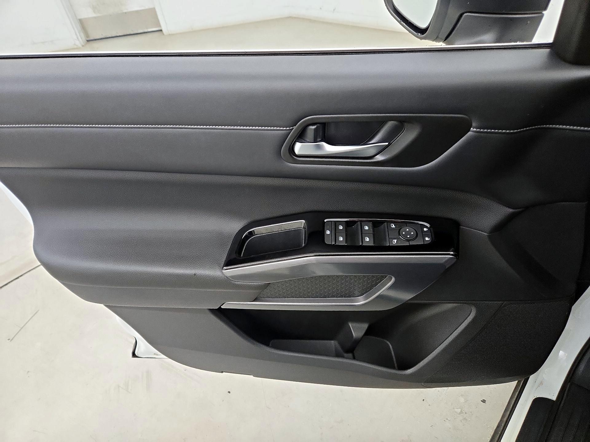 Thumbnail: 2023 Nissan Pathfinder - 12