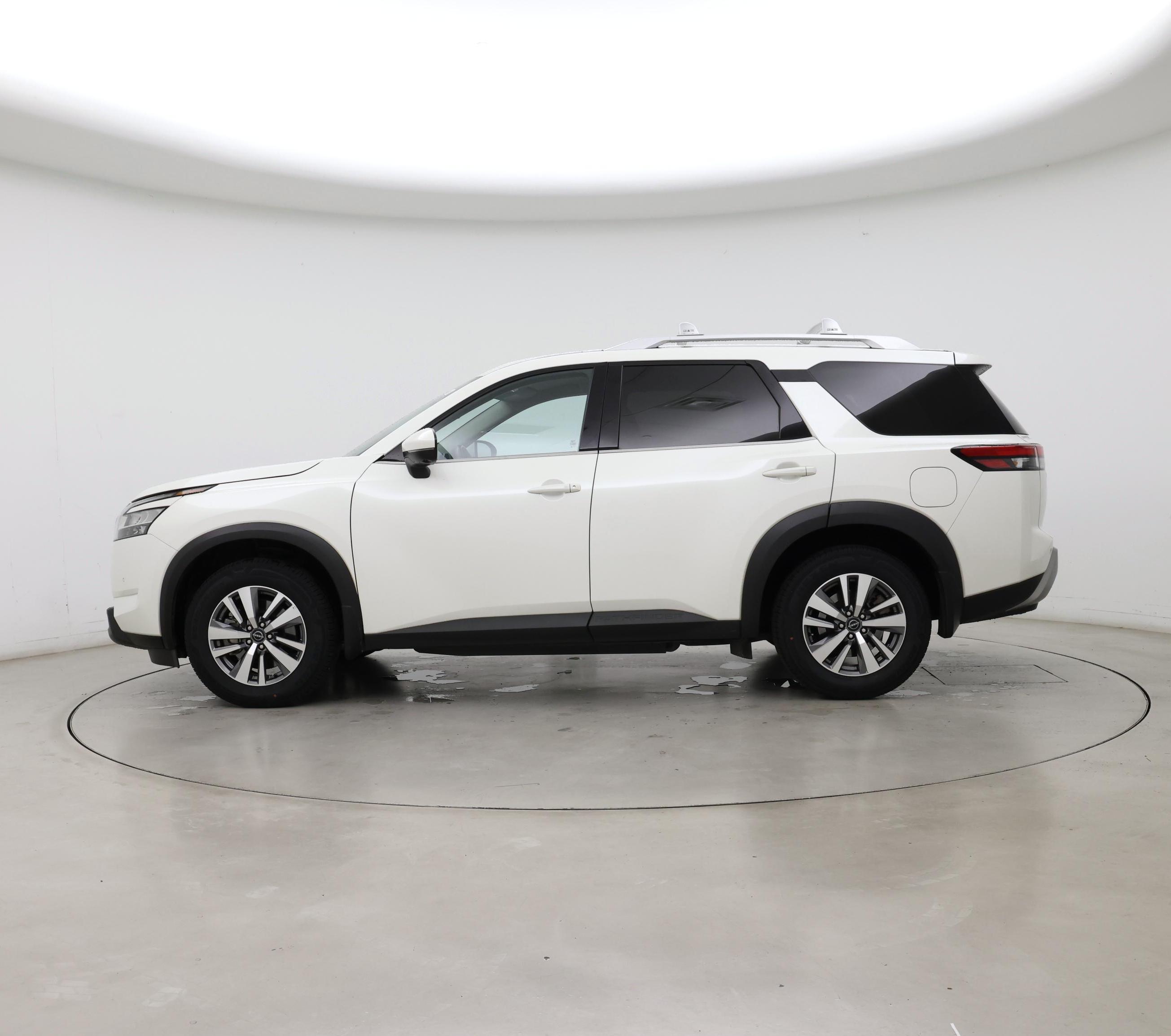 Thumbnail: 2023 Nissan Pathfinder - 3