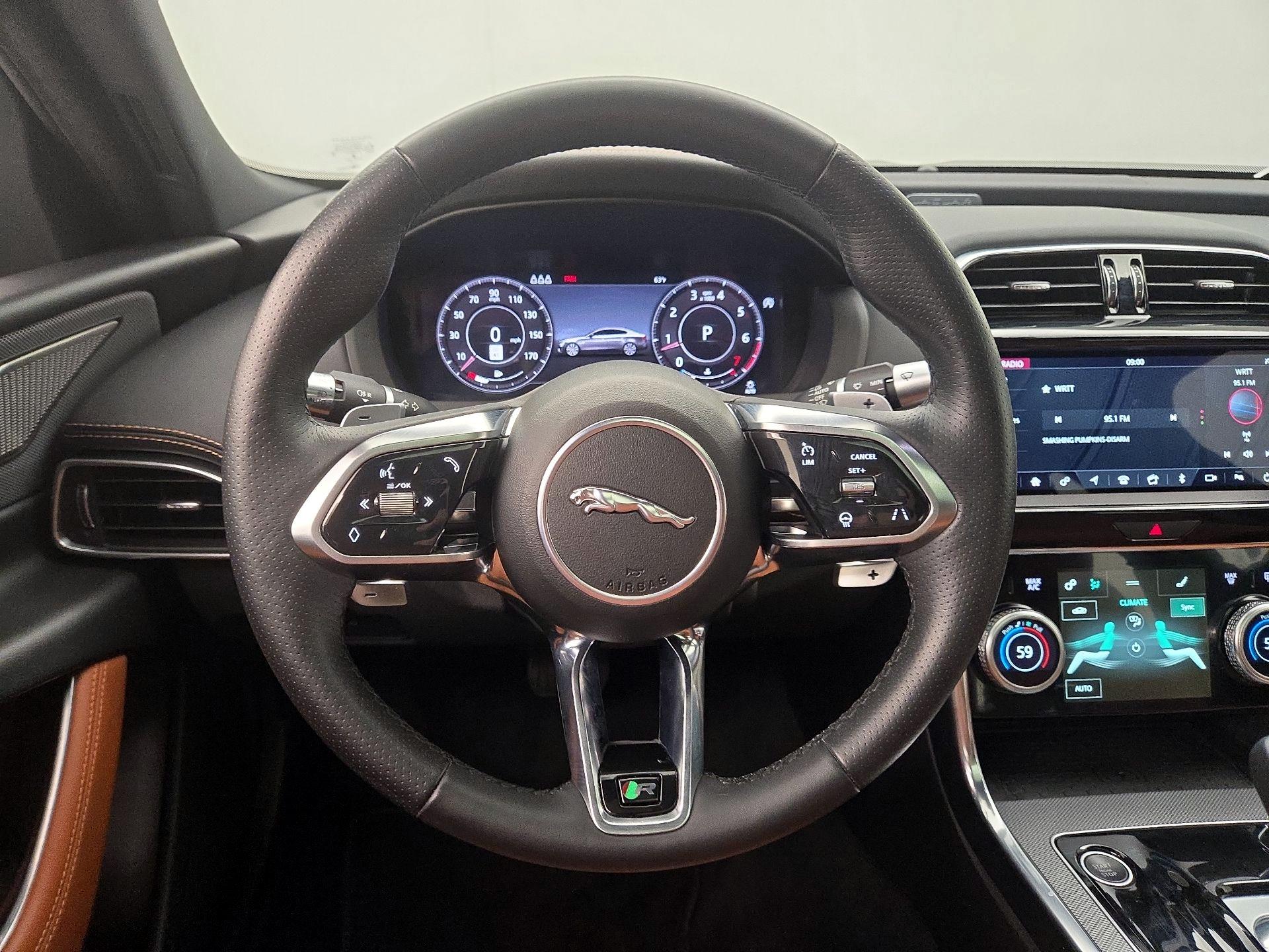 Thumbnail: 2020 Jaguar XE - 10