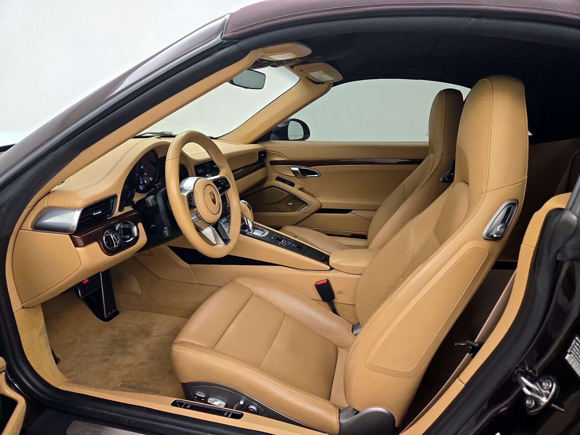 Thumbnail: 2017 Porsche 911 - 11