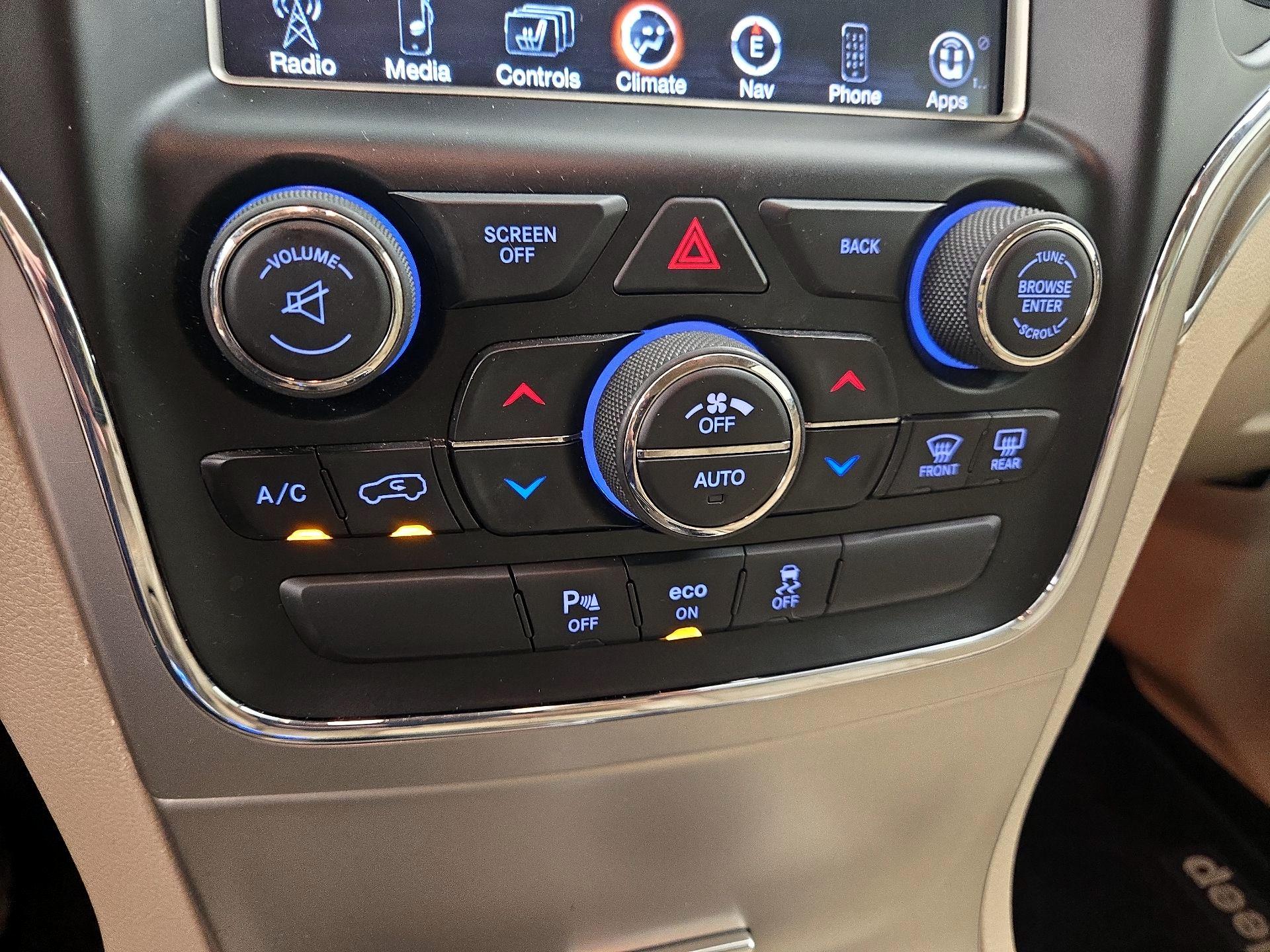 Thumbnail: 2014 Jeep Grand Cherokee - 17