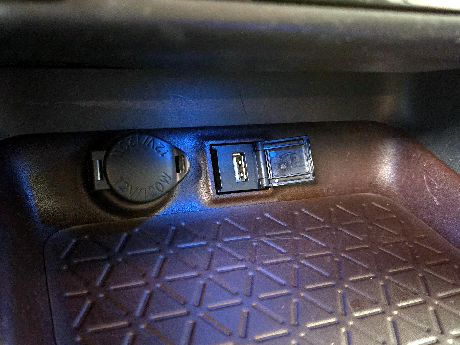 Thumbnail: 2020 Toyota RAV4 - 19