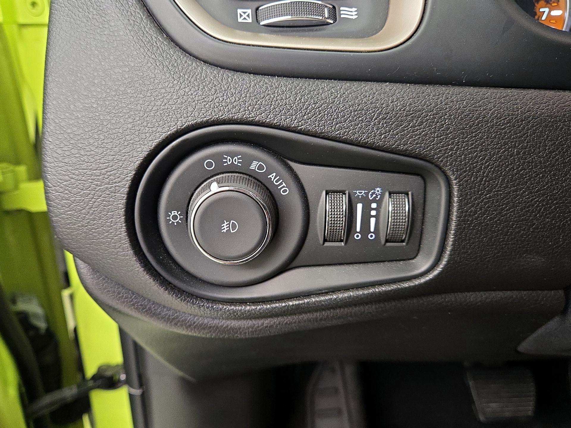 Thumbnail: 2017 Jeep Renegade - 13