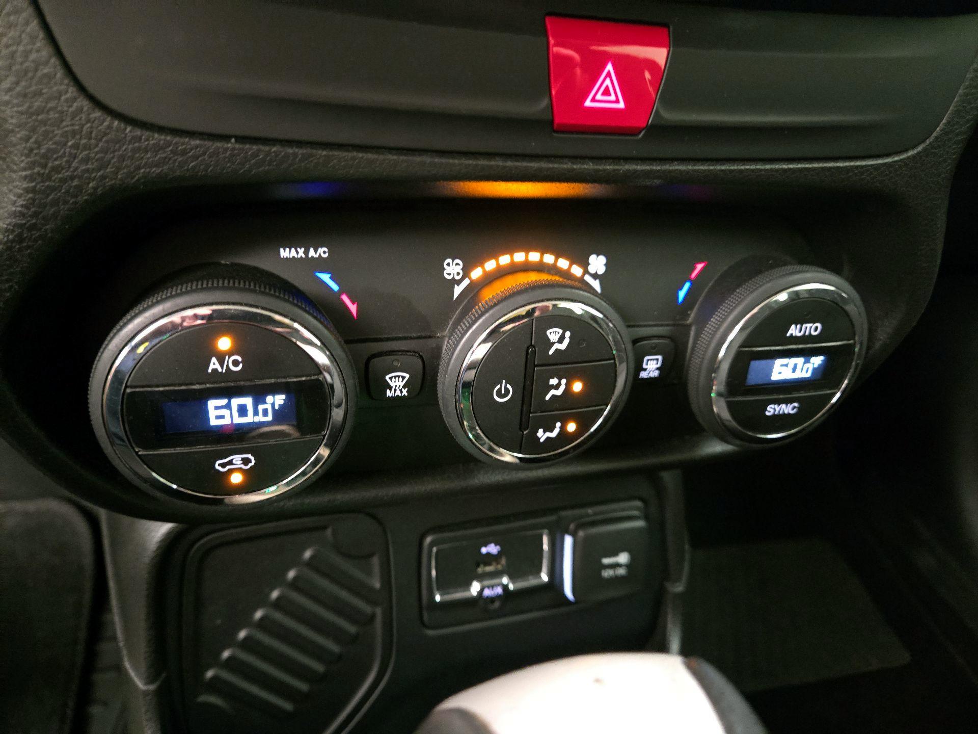 Thumbnail: 2017 Jeep Renegade - 16