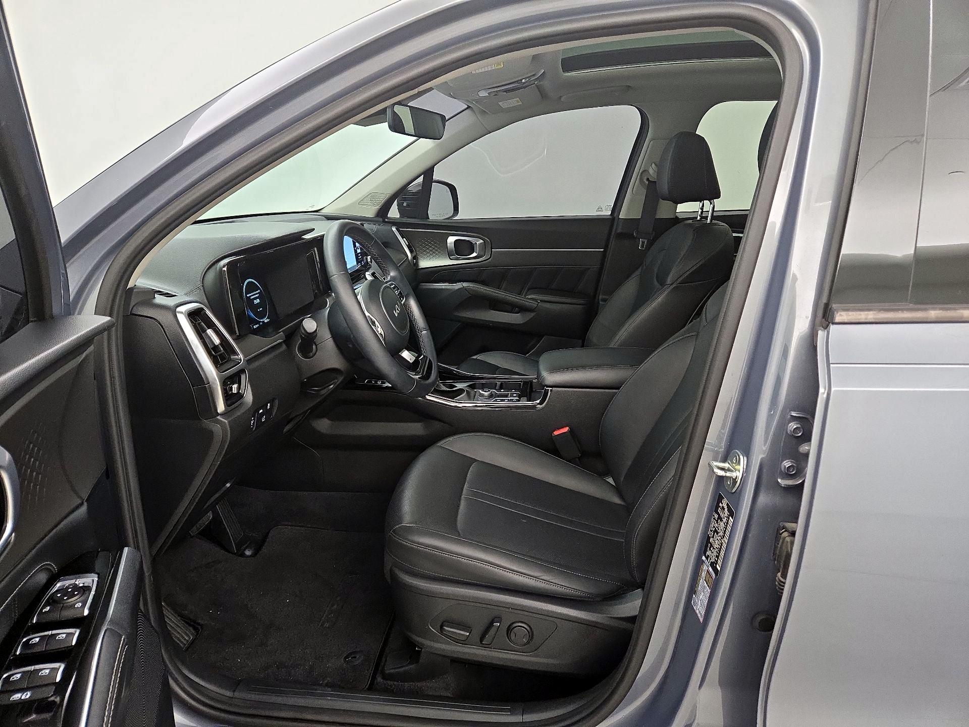Thumbnail: 2023 Kia Sorento - 11
