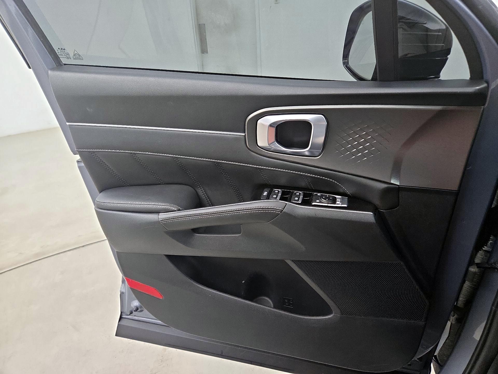 Thumbnail: 2023 Kia Sorento - 12