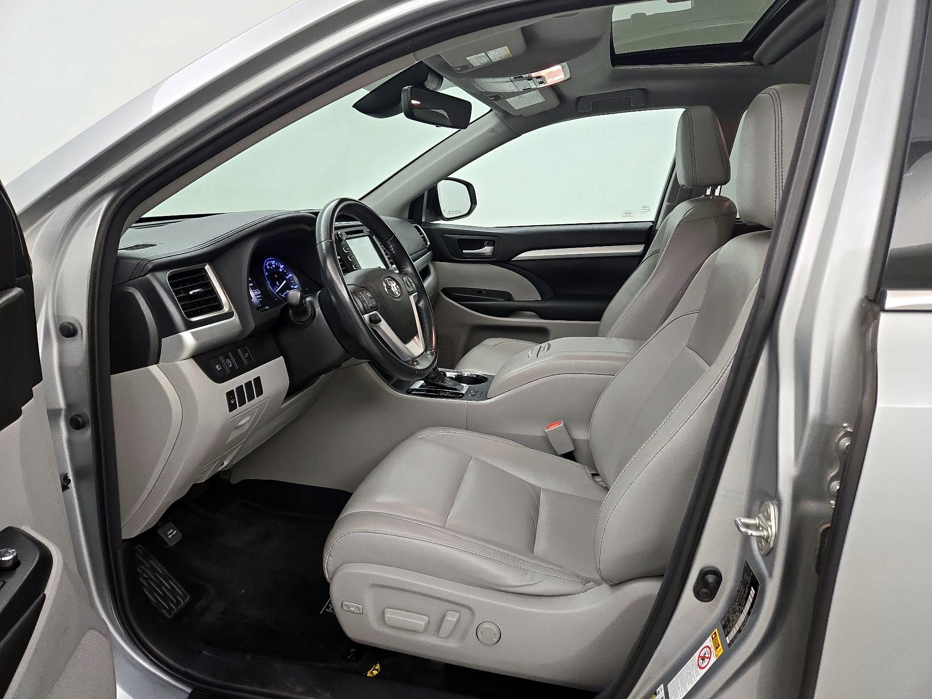 Thumbnail: 2017 Toyota Highlander - 11