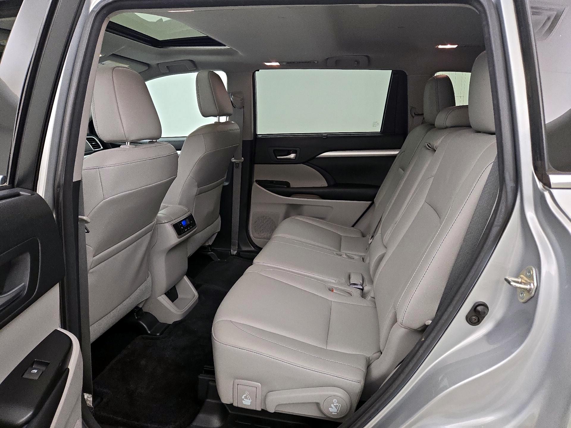 Thumbnail: 2017 Toyota Highlander - 20