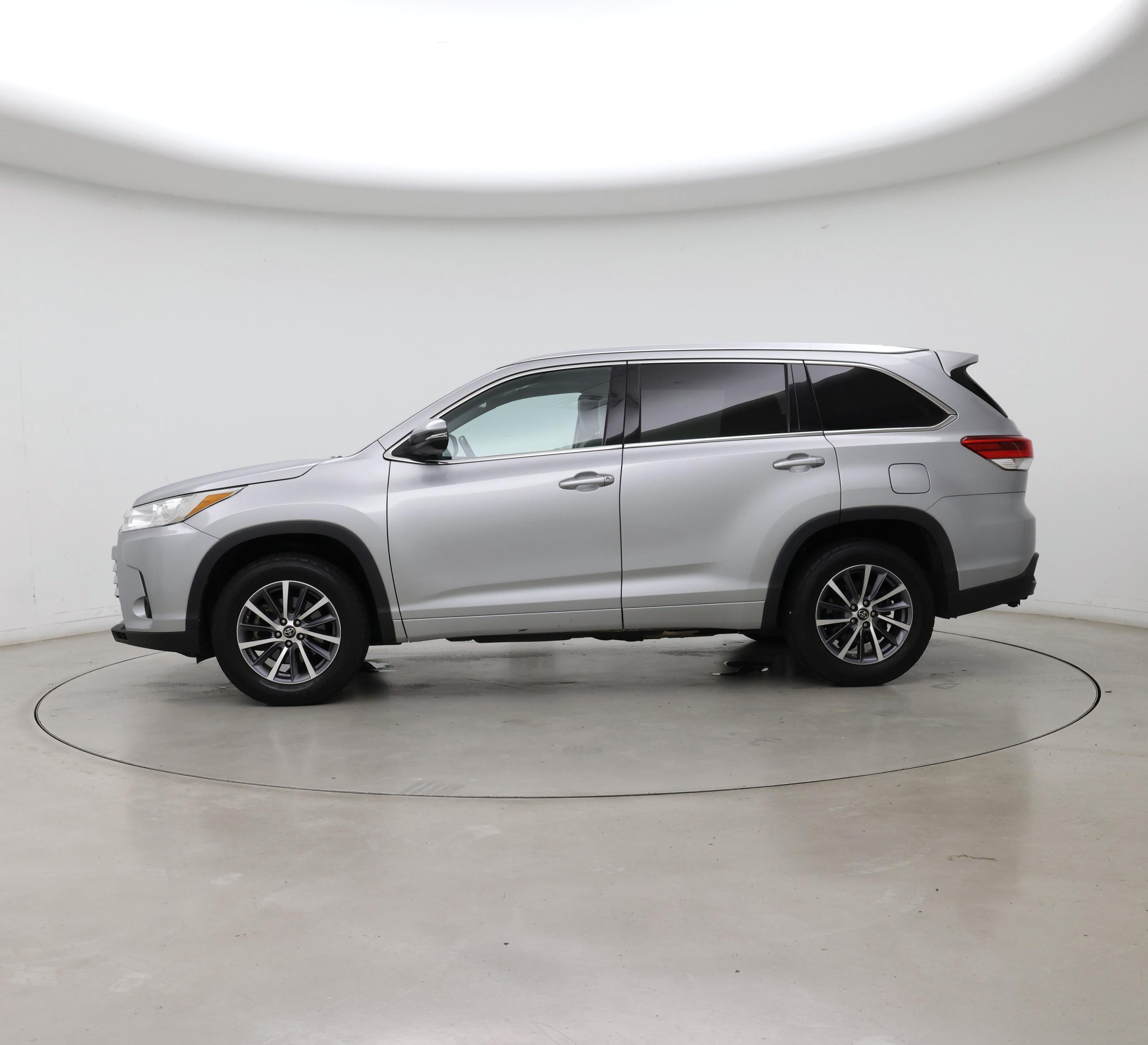 Thumbnail: 2017 Toyota Highlander - 3