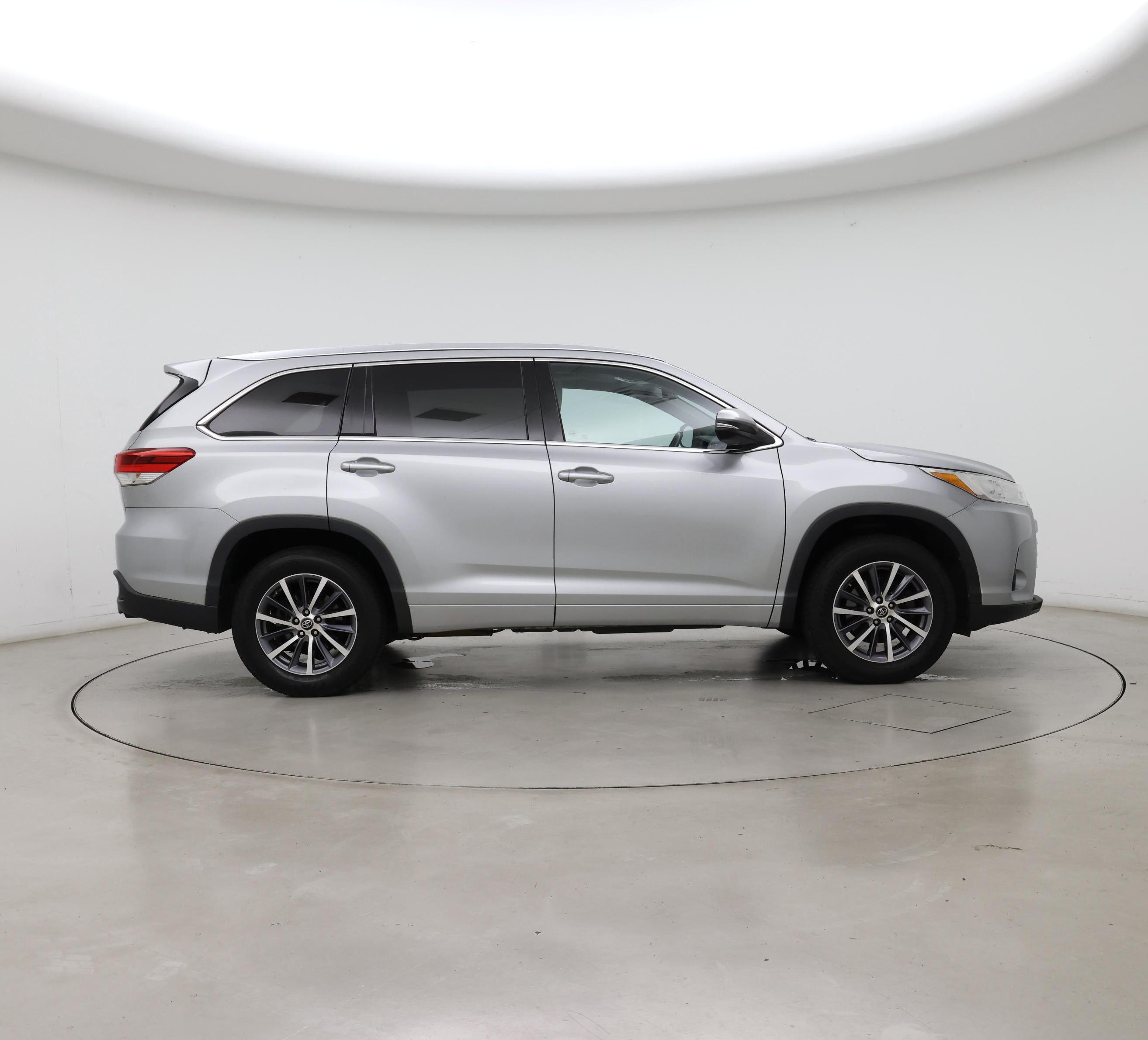 Thumbnail: 2017 Toyota Highlander - 7