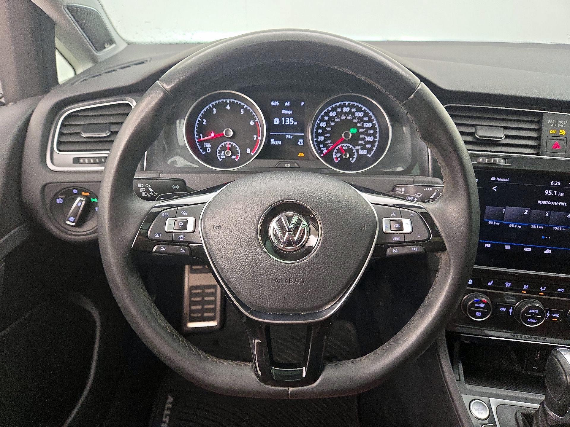 Thumbnail: 2019 Volkswagen Golf - 10