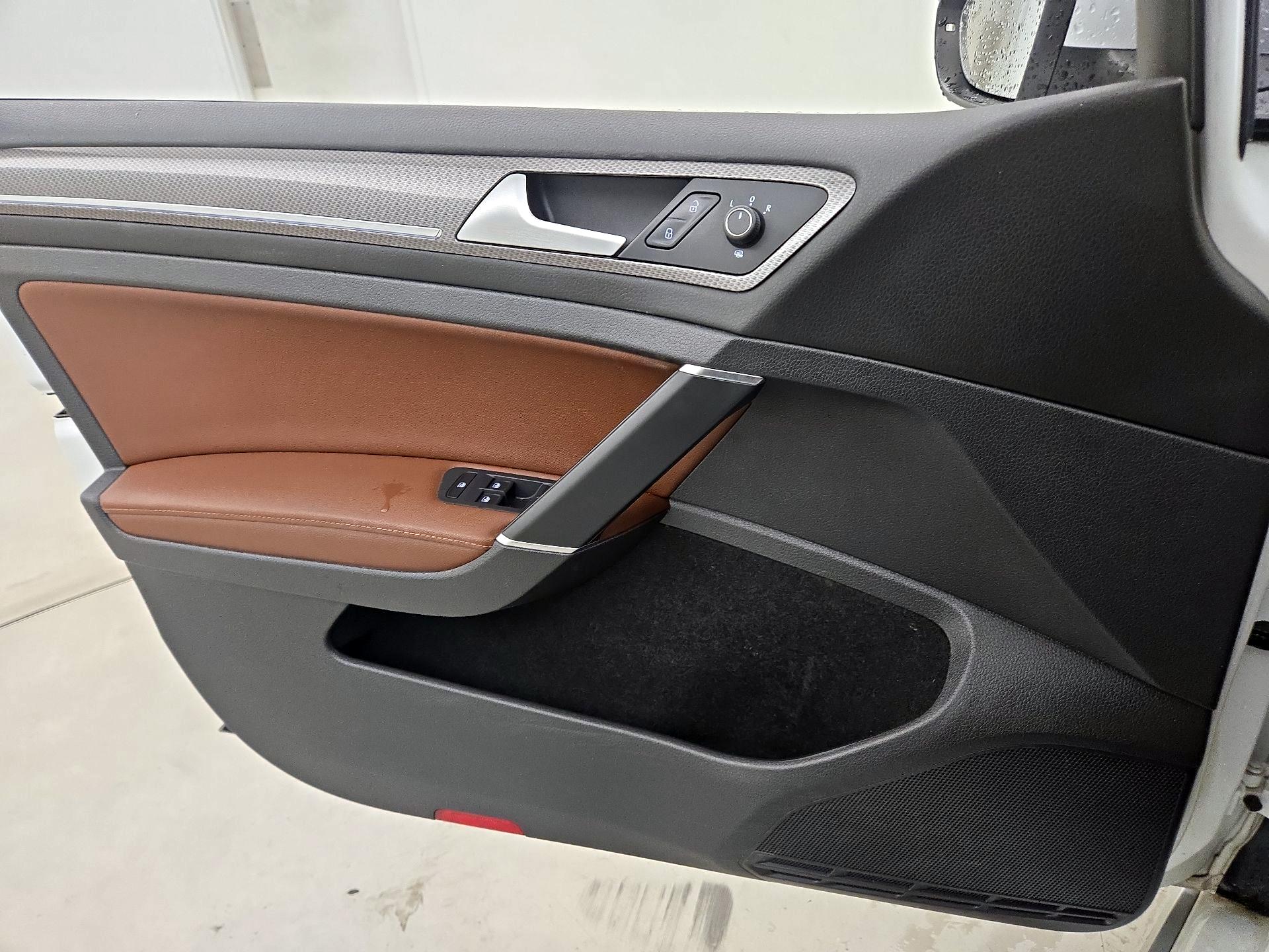 Thumbnail: 2019 Volkswagen Golf - 12