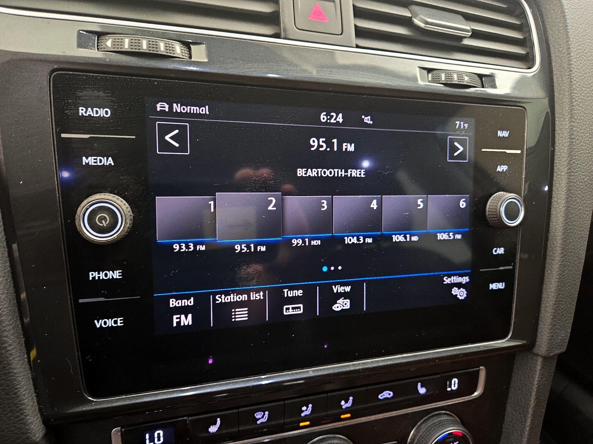 Thumbnail: 2019 Volkswagen Golf - 15