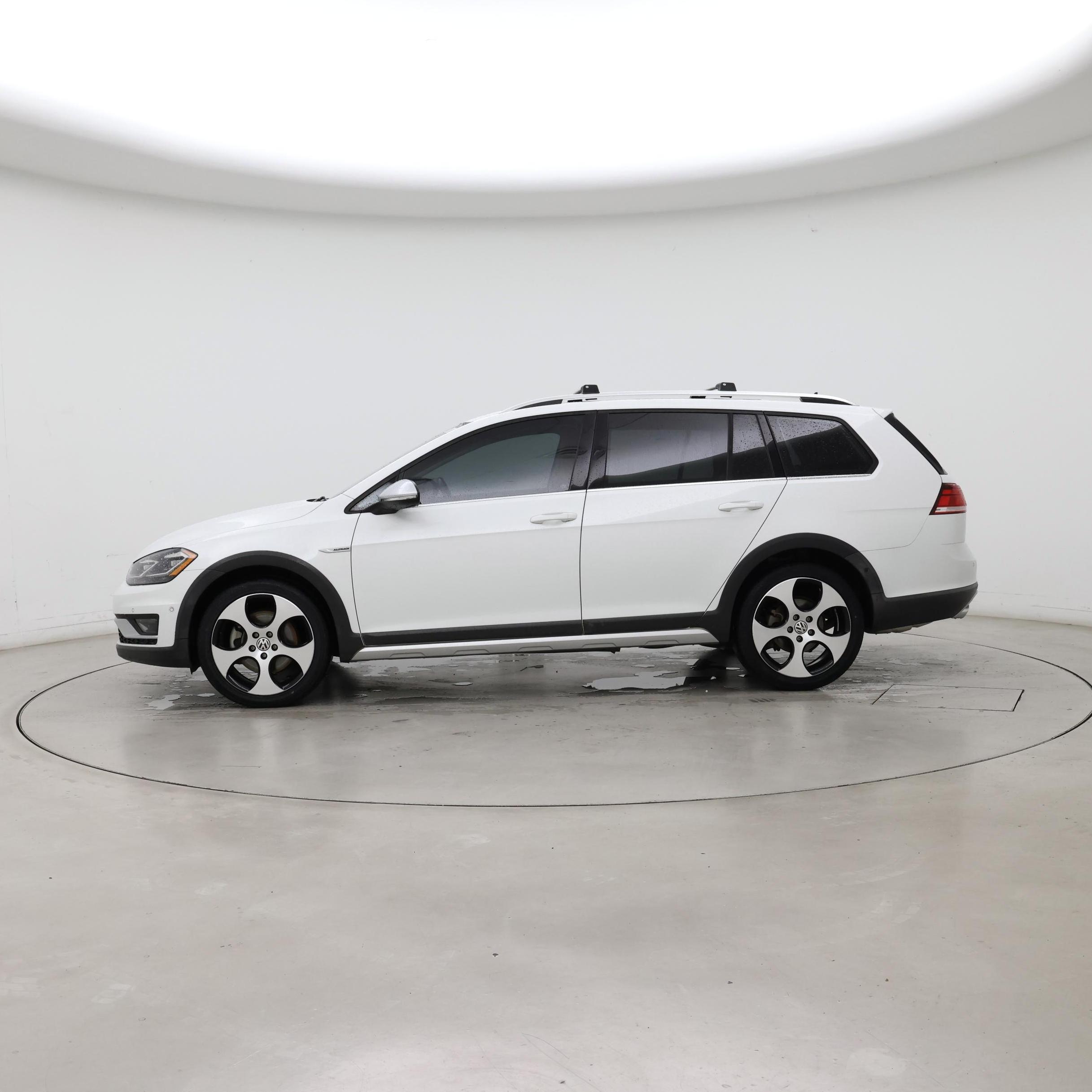 Thumbnail: 2019 Volkswagen Golf - 3