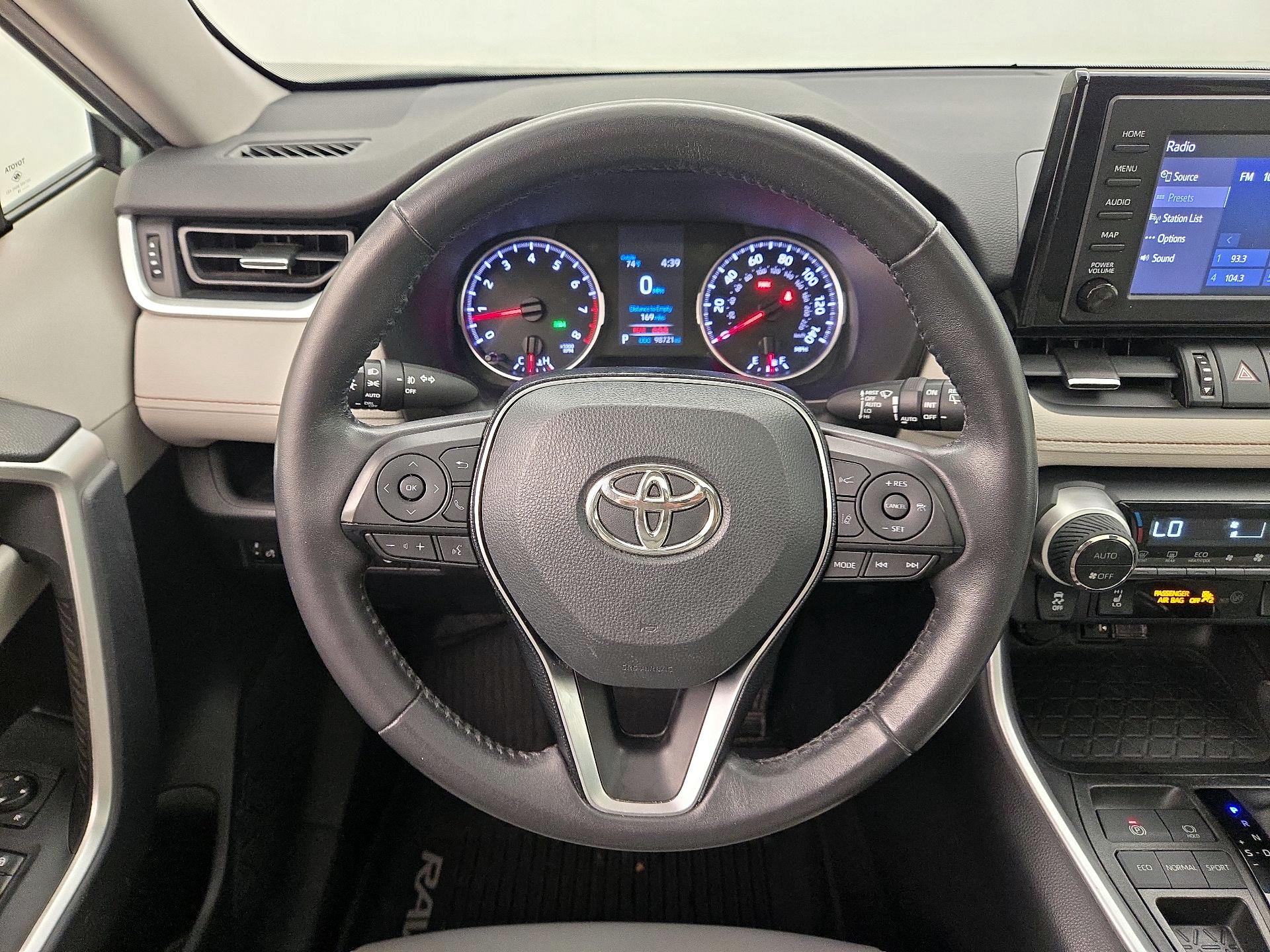 Thumbnail: 2019 Toyota RAV4 - 10