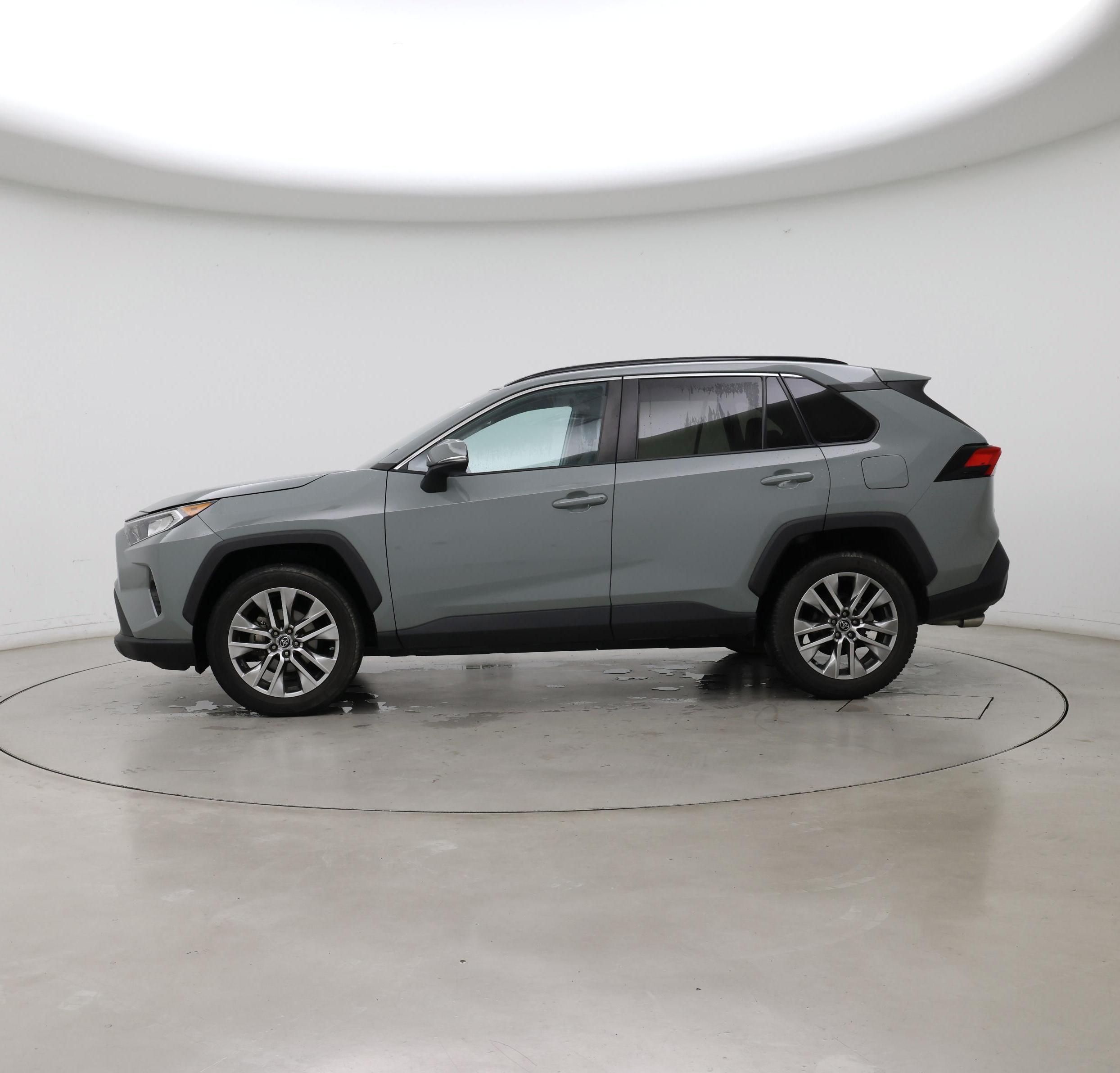 Thumbnail: 2019 Toyota RAV4 - 3