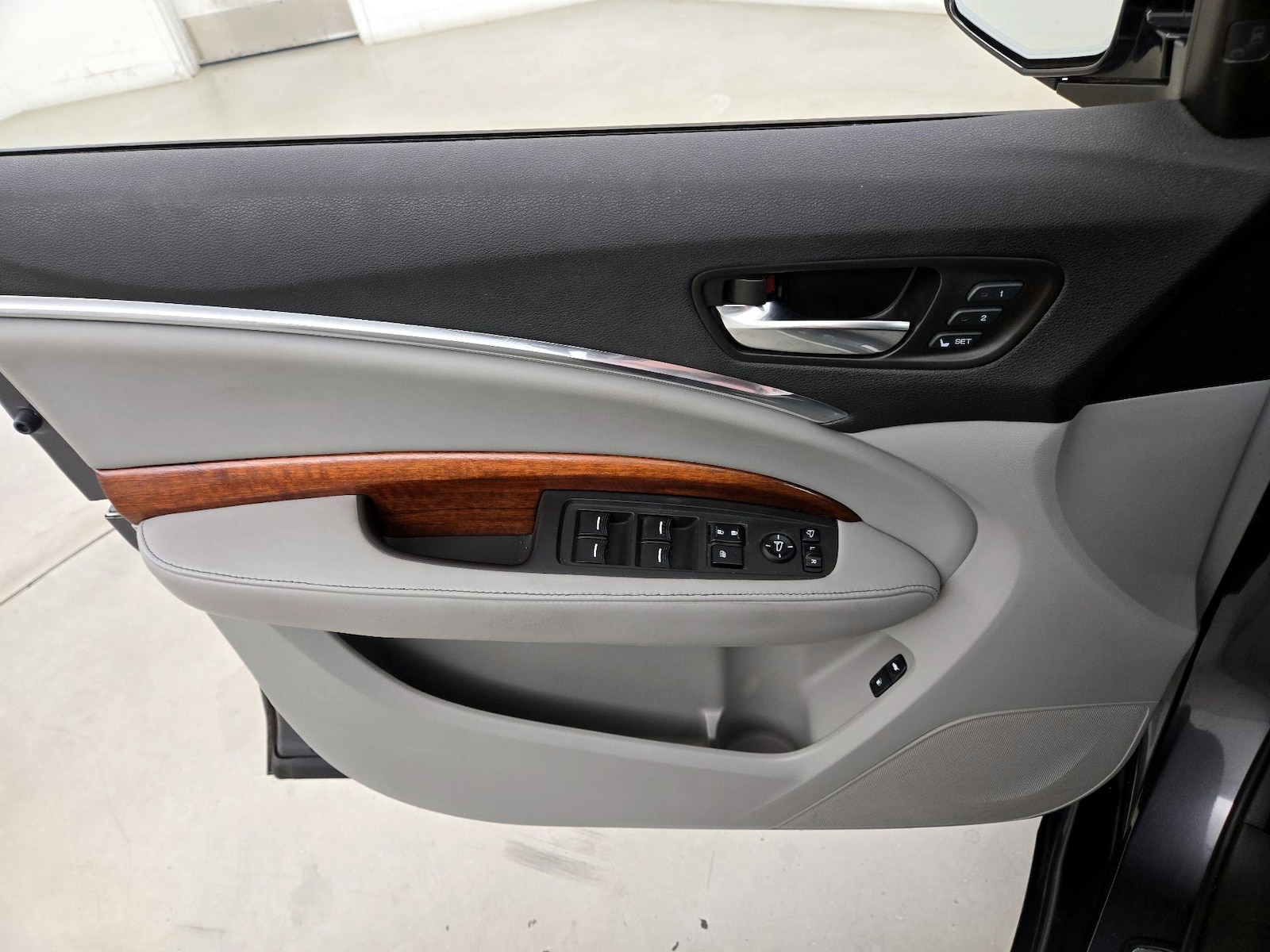 2017 Acura MDX Advance and Entertainment Package - Photo 13