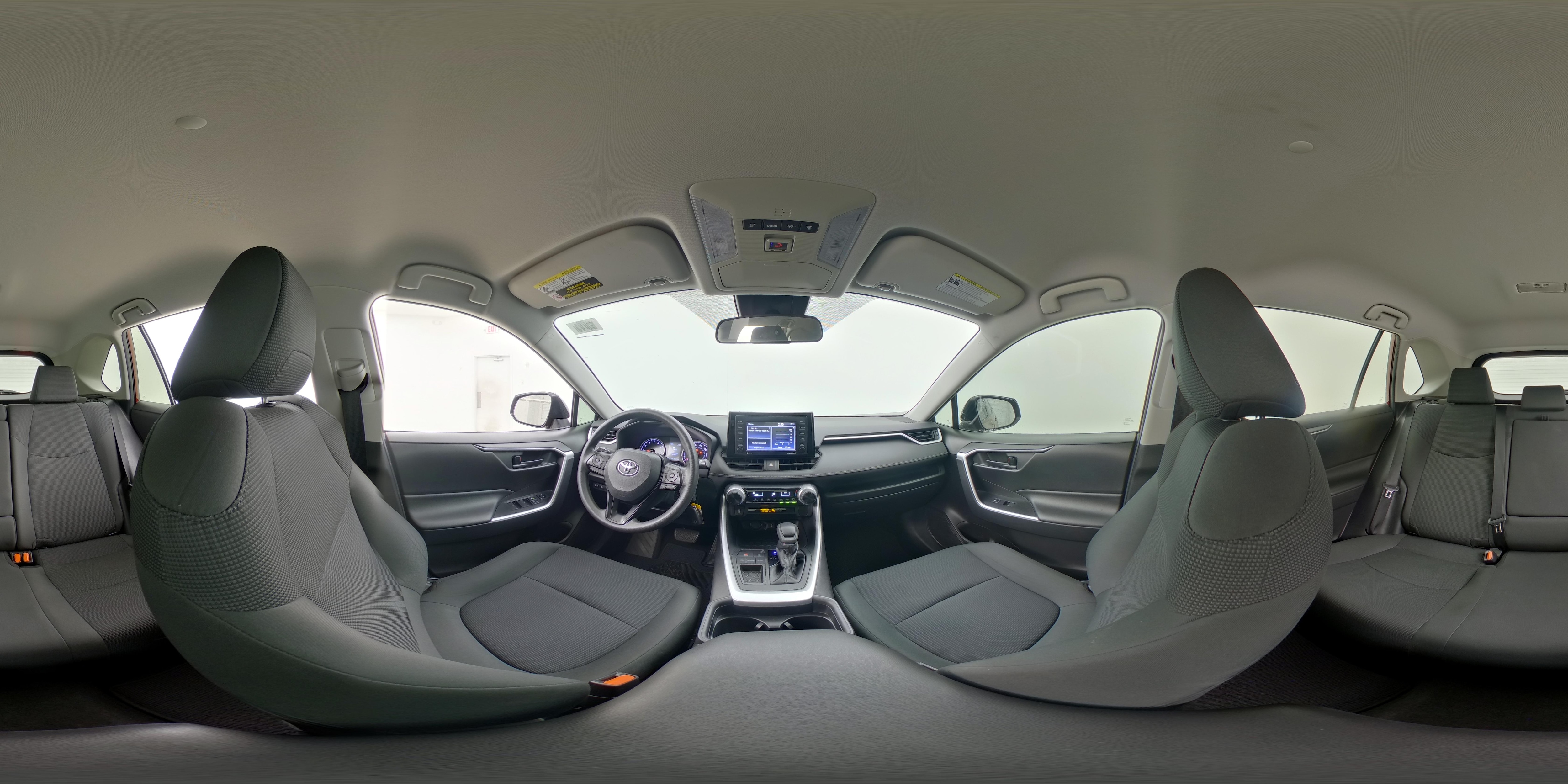 2020 Toyota RAV4 LE - Photo 24